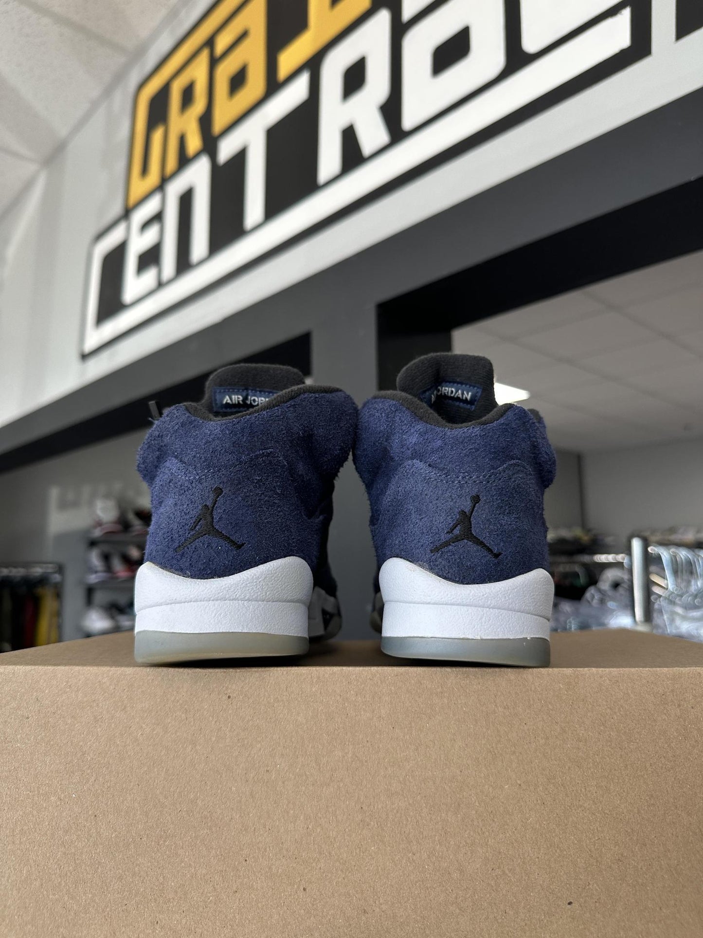 Jordan 5 "Midnight Navy" Size 7Y/8.5W