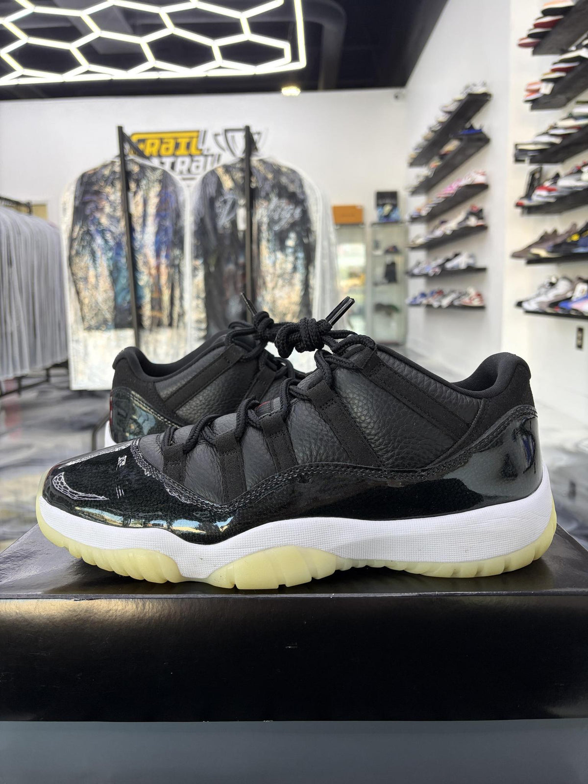Jordan 11 Low "72-10" Used Size 12
