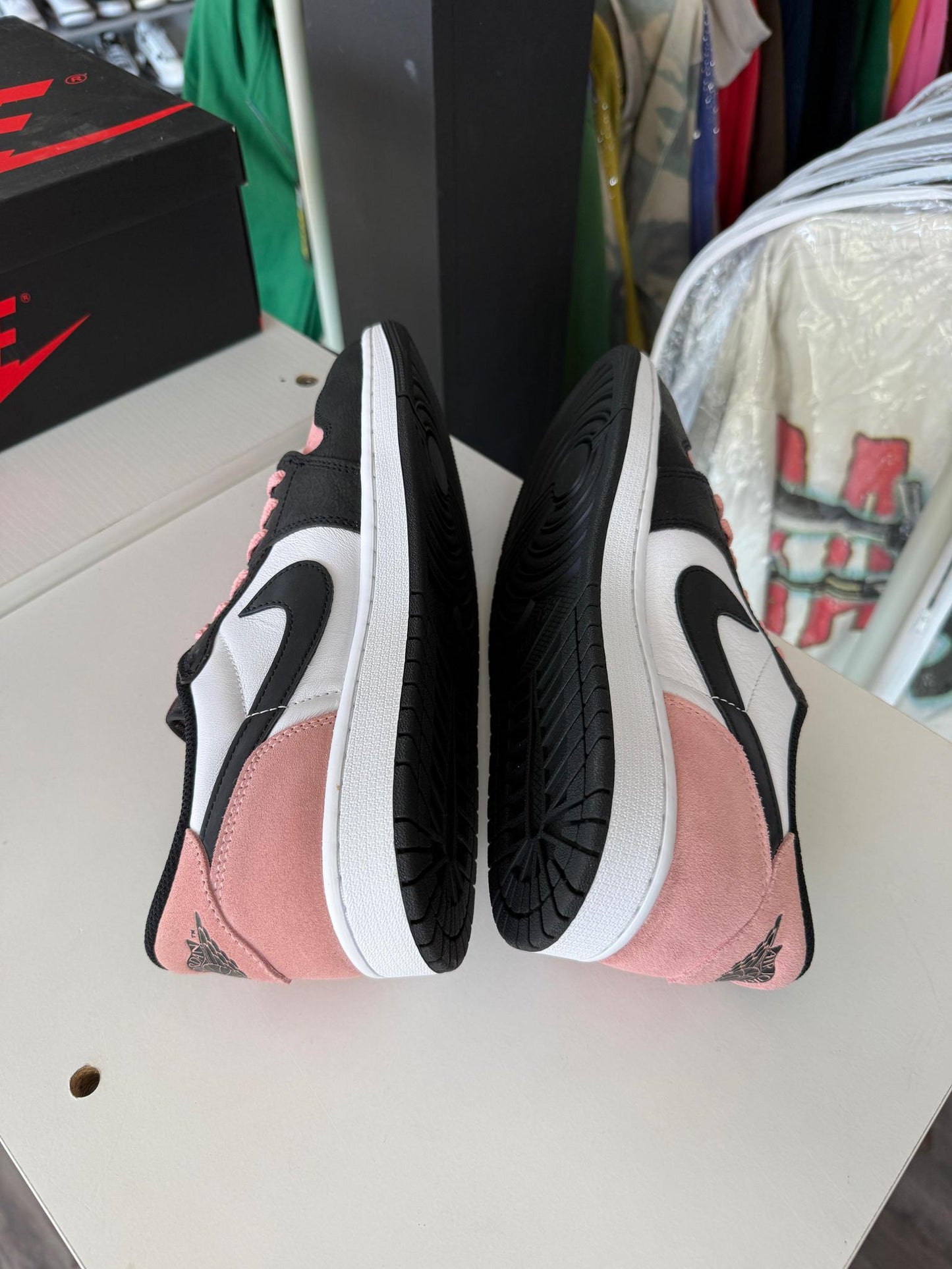 Jordan 1 Low "Bleached Coral" Used Size 10