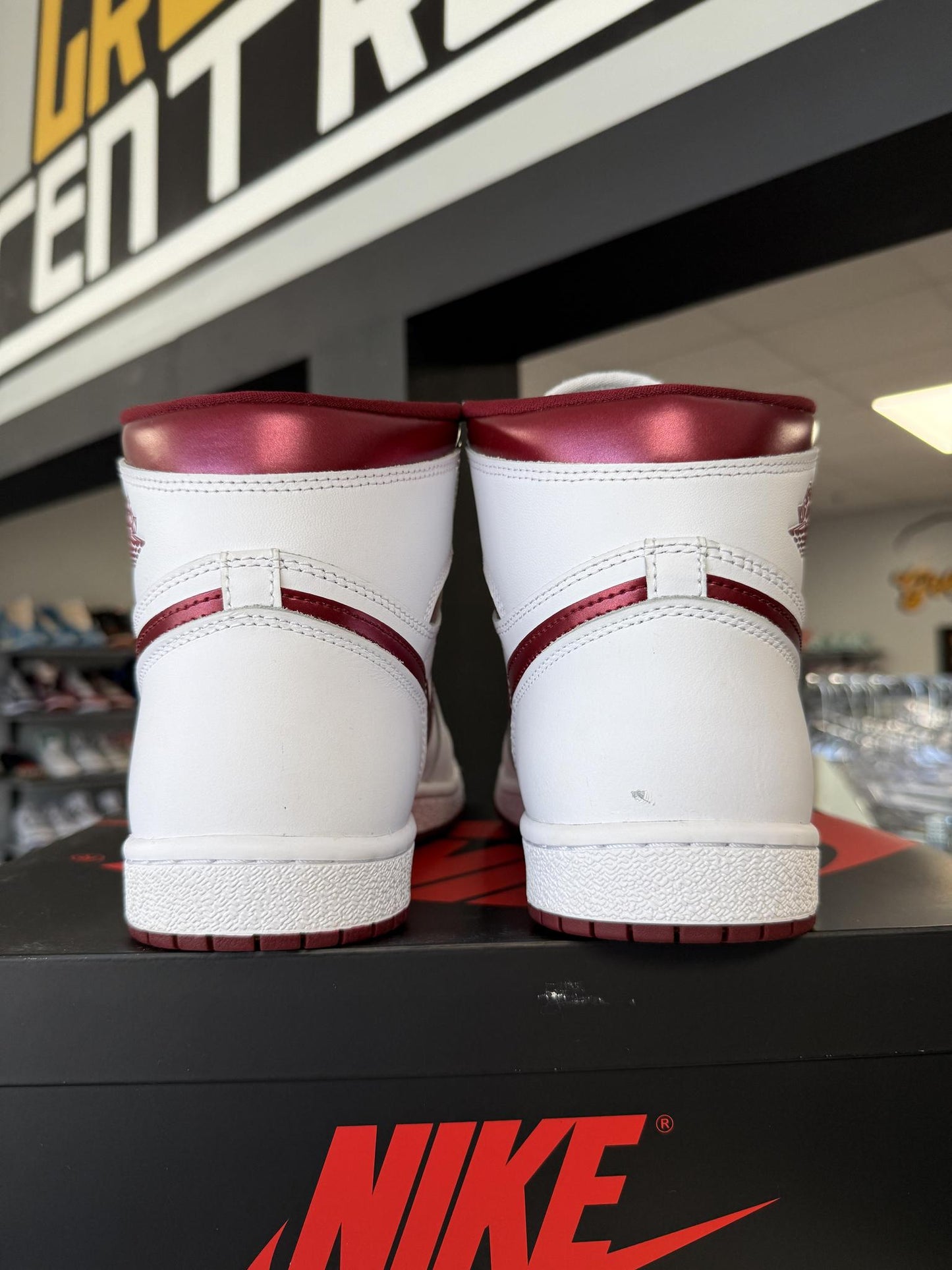 Jordan 1 "Metallic Burgundy" Used Size 12