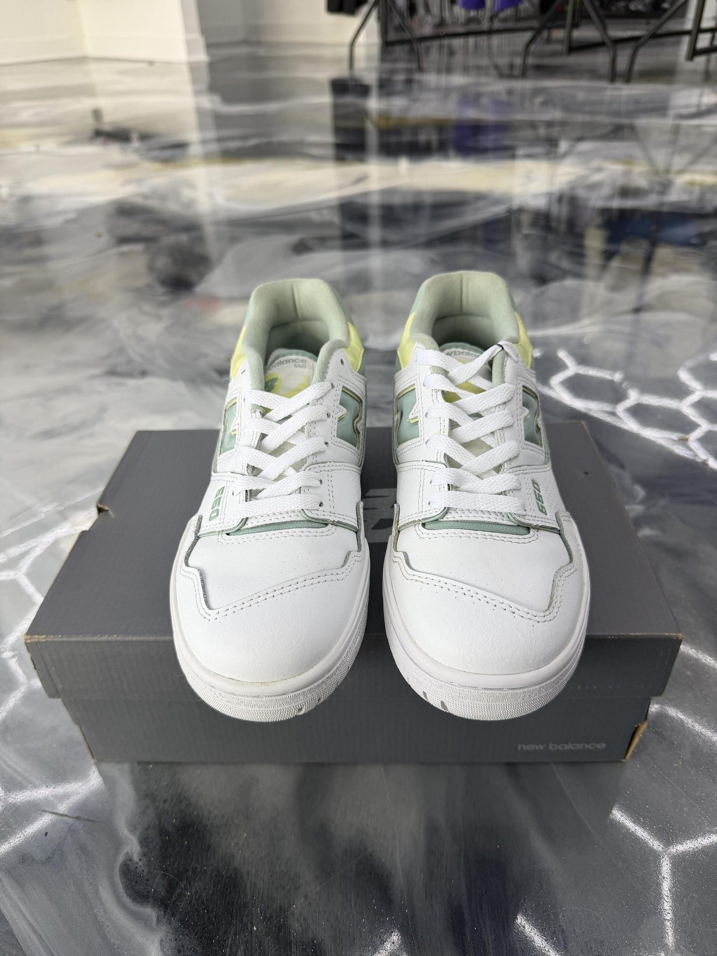 New Balance 550 "White Green" Size 7Y/8.5W