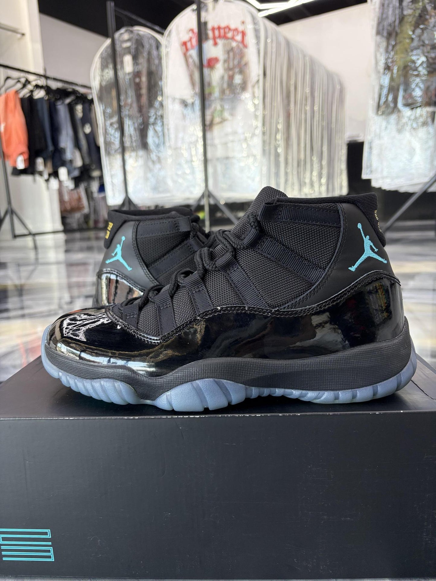 Jordan 11 "Gamma" Used Size 7.5