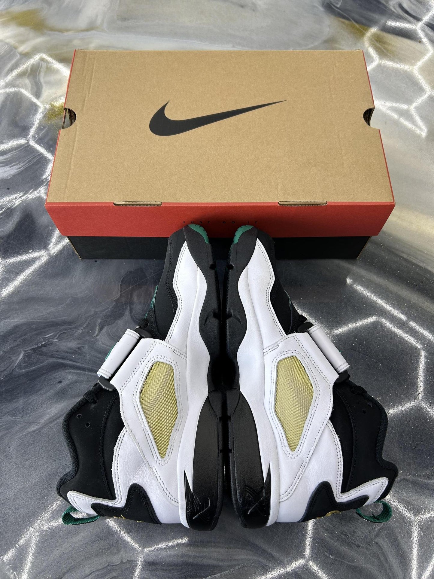 Nike Air Diamond Turf "Emerald" Used Size 10.5