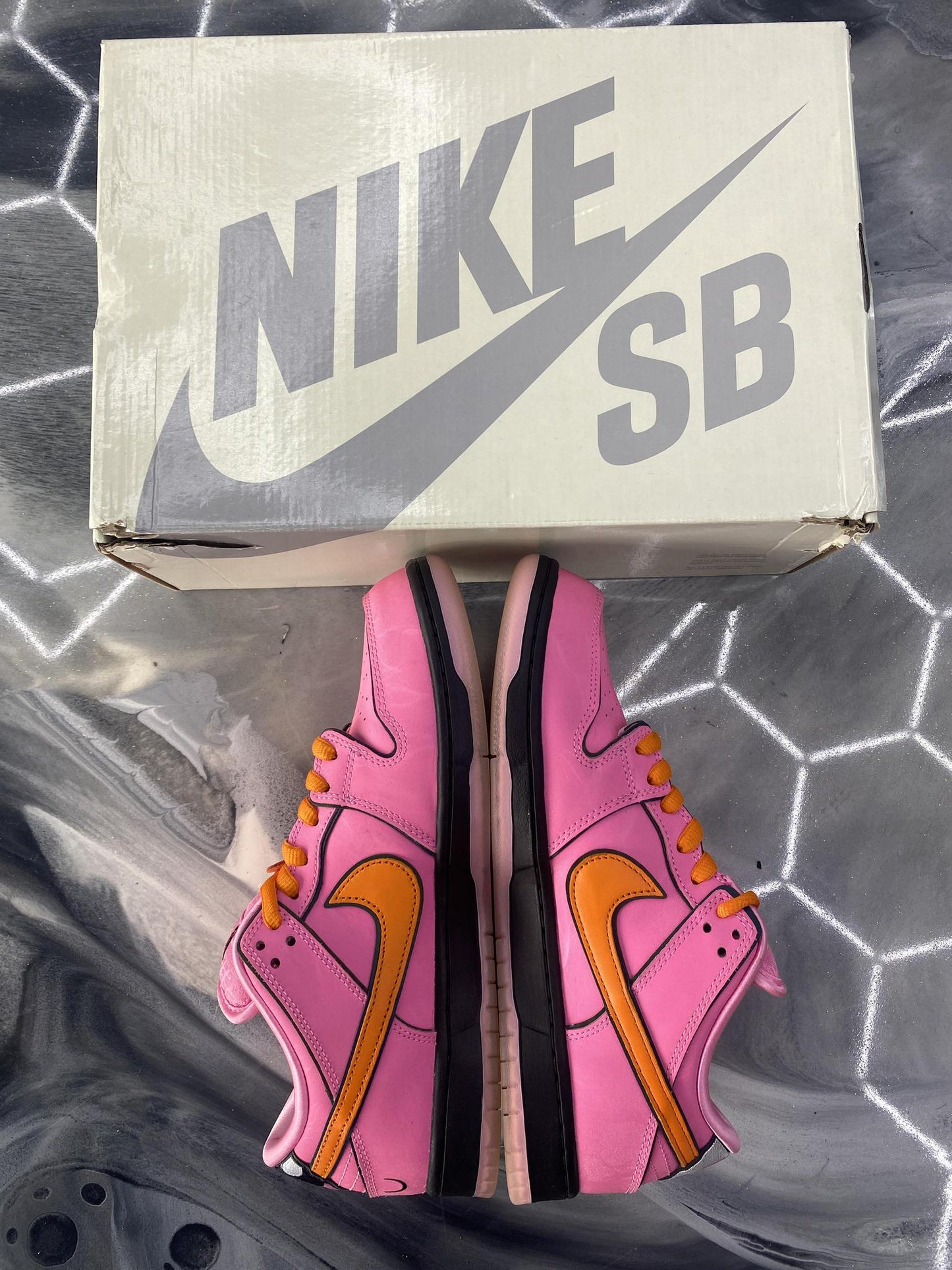 Nike SB Dunk Low x "Powderpuff" Used Size 9.5