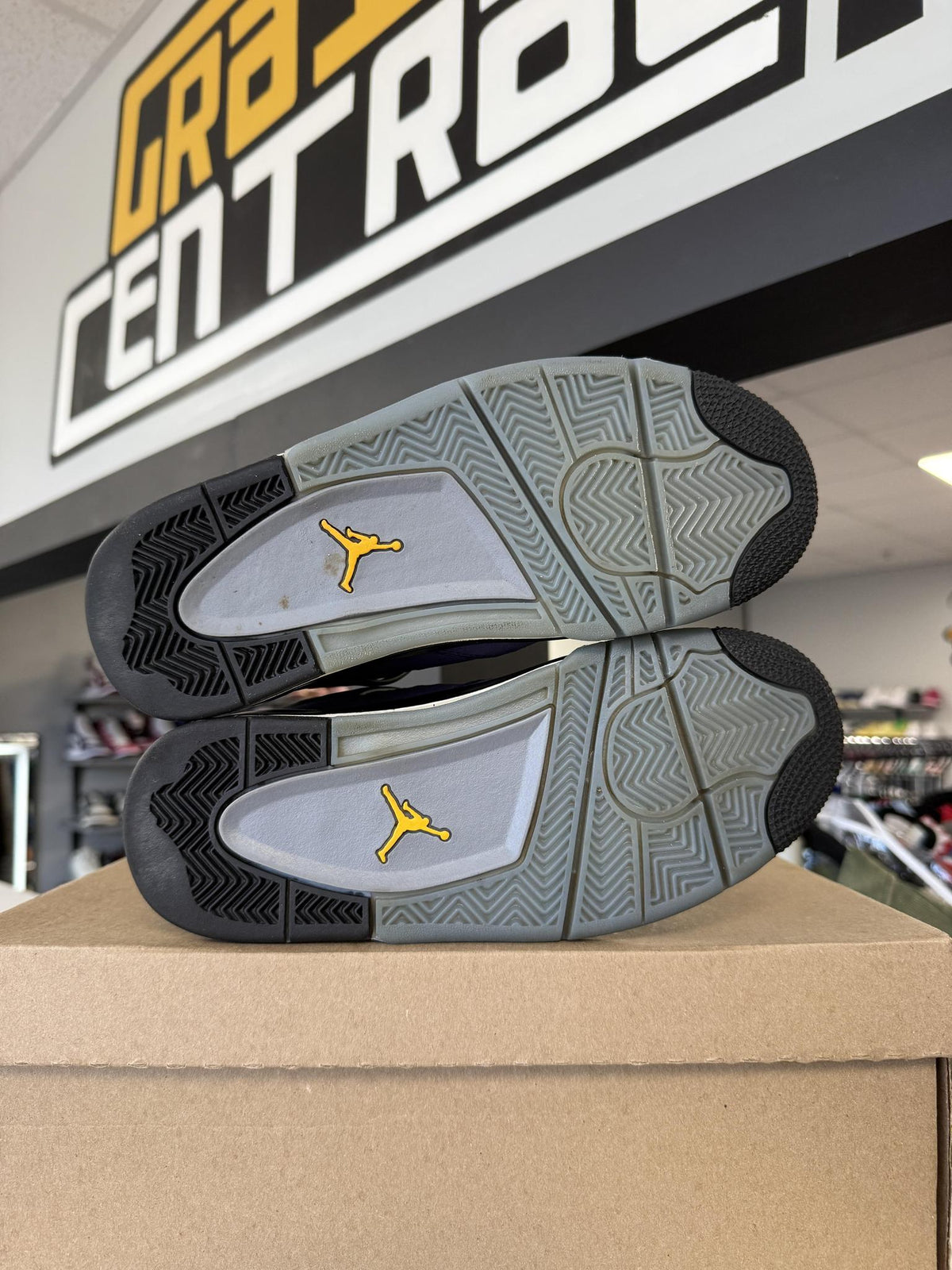 Jordan 4 "Lakers" Used Size 6.5Y/8W