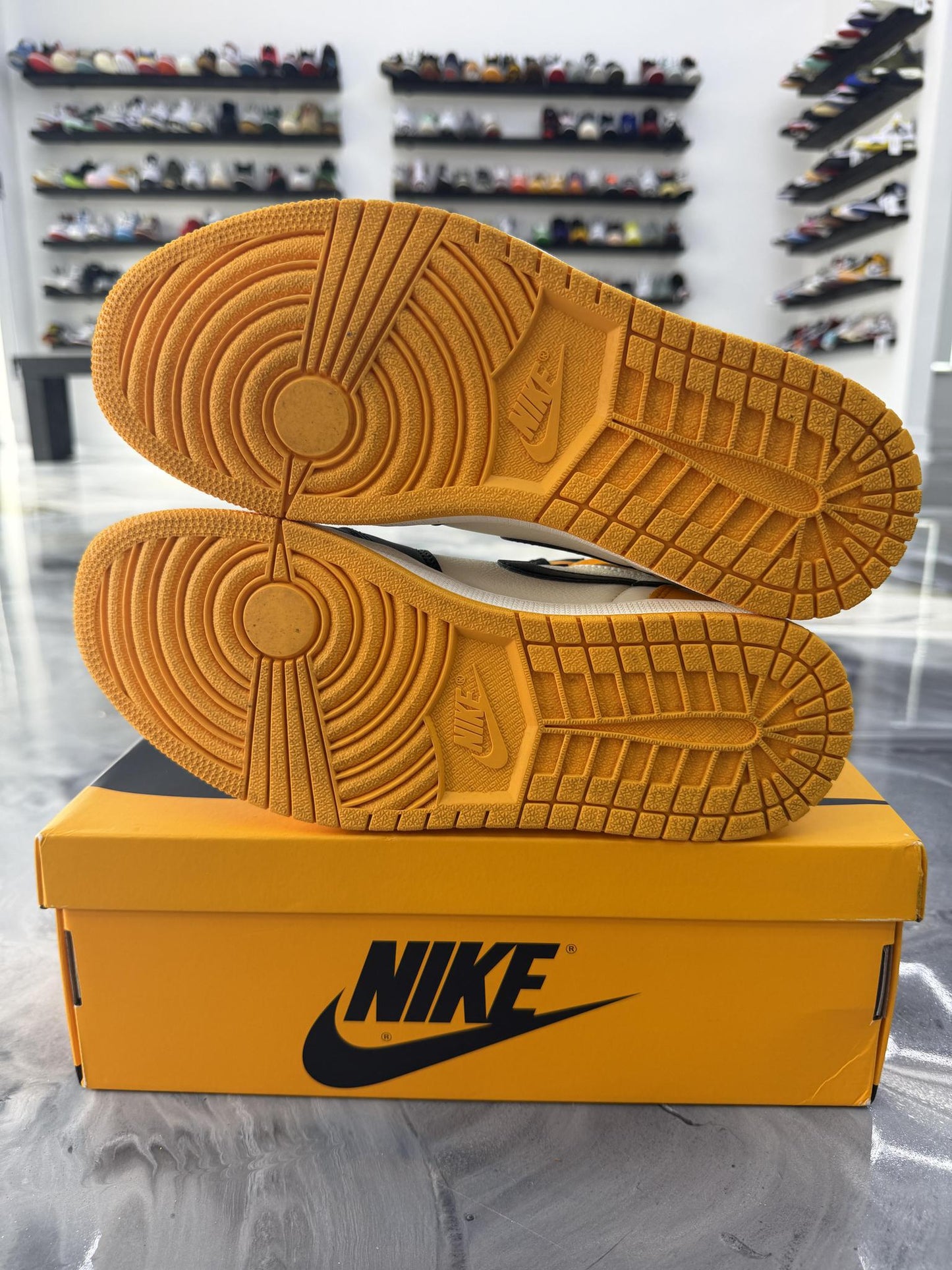 Jordan 1 "Taxi" Used Size 9.5