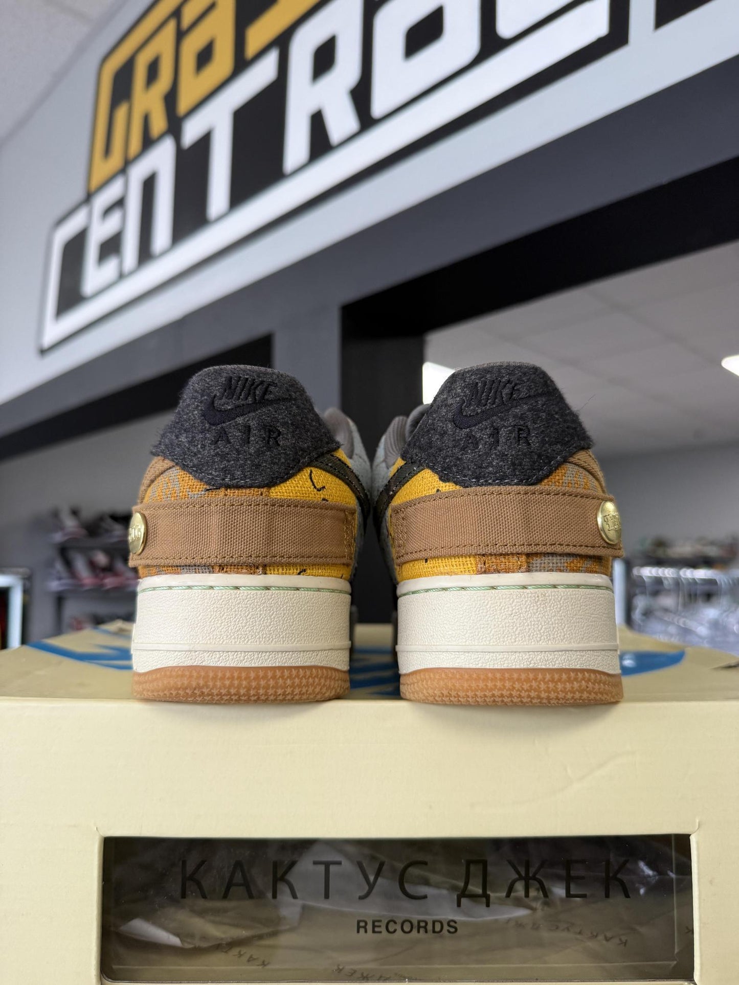Air Force 1 Low x Travis Scott "Cactus Jack" Used Size 11.5