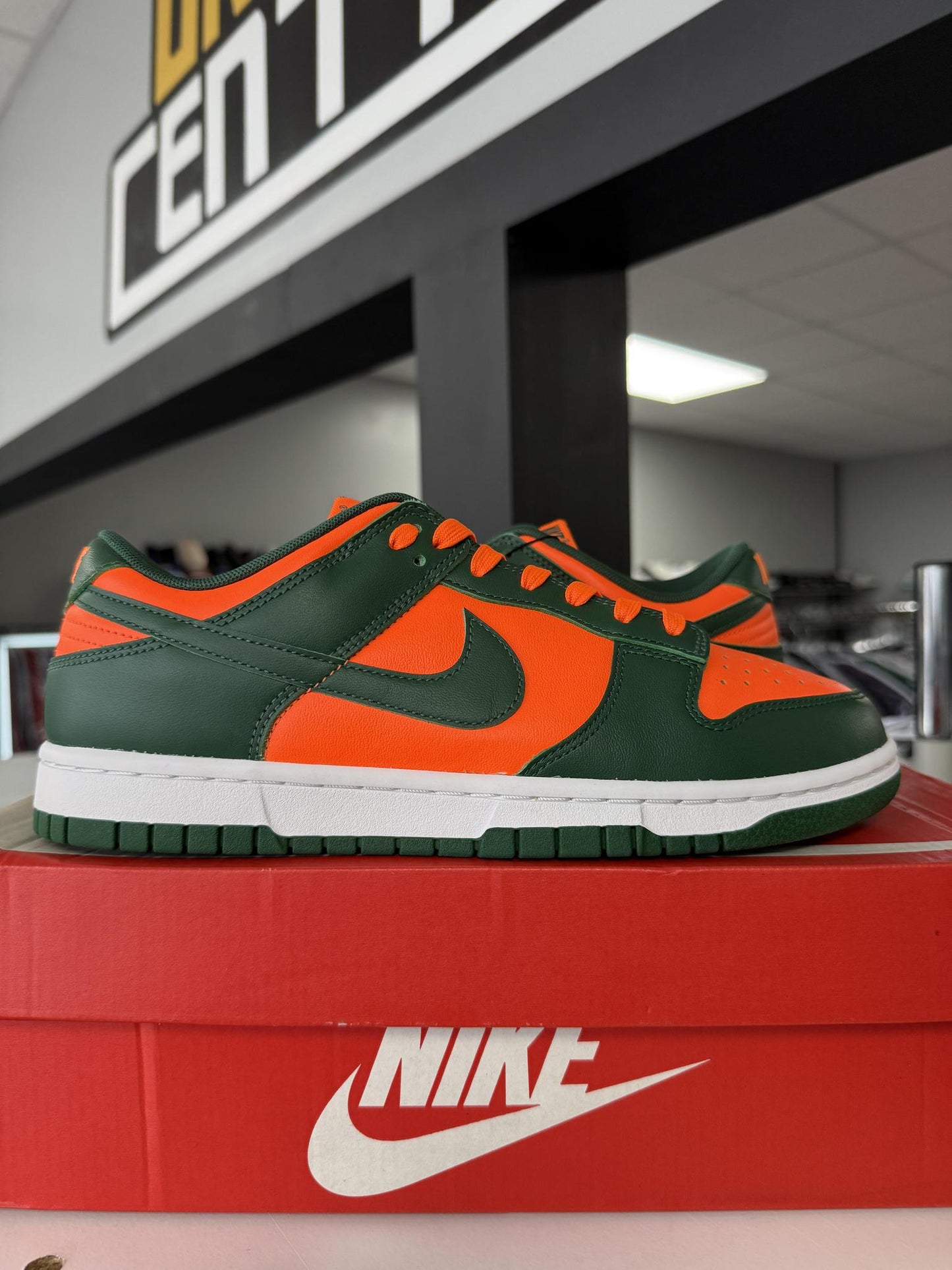 Dunk Low "Miami Hurricanes" Used Size 8