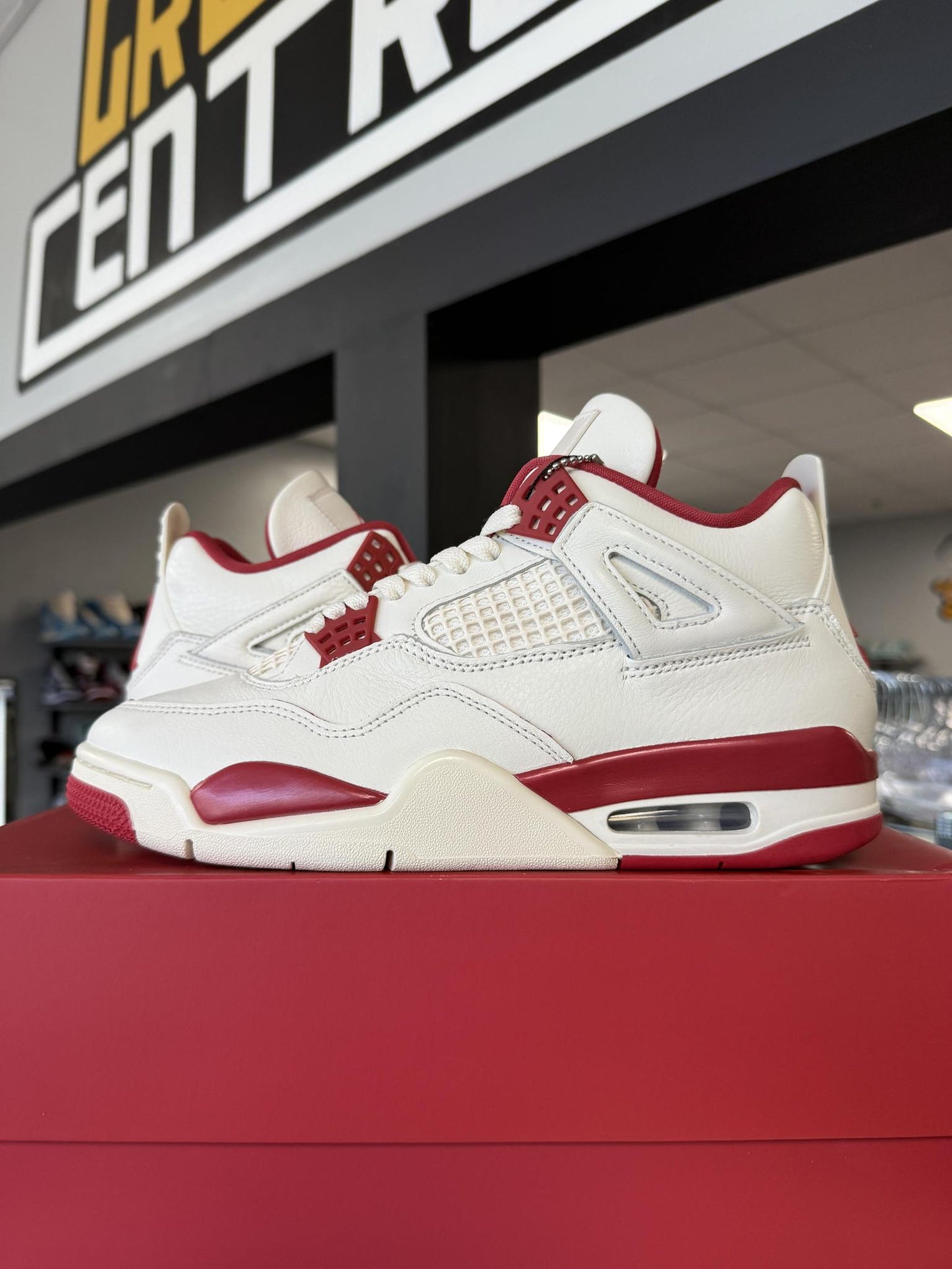 Jordan 4 "Valentines Day" Used Size 8.5