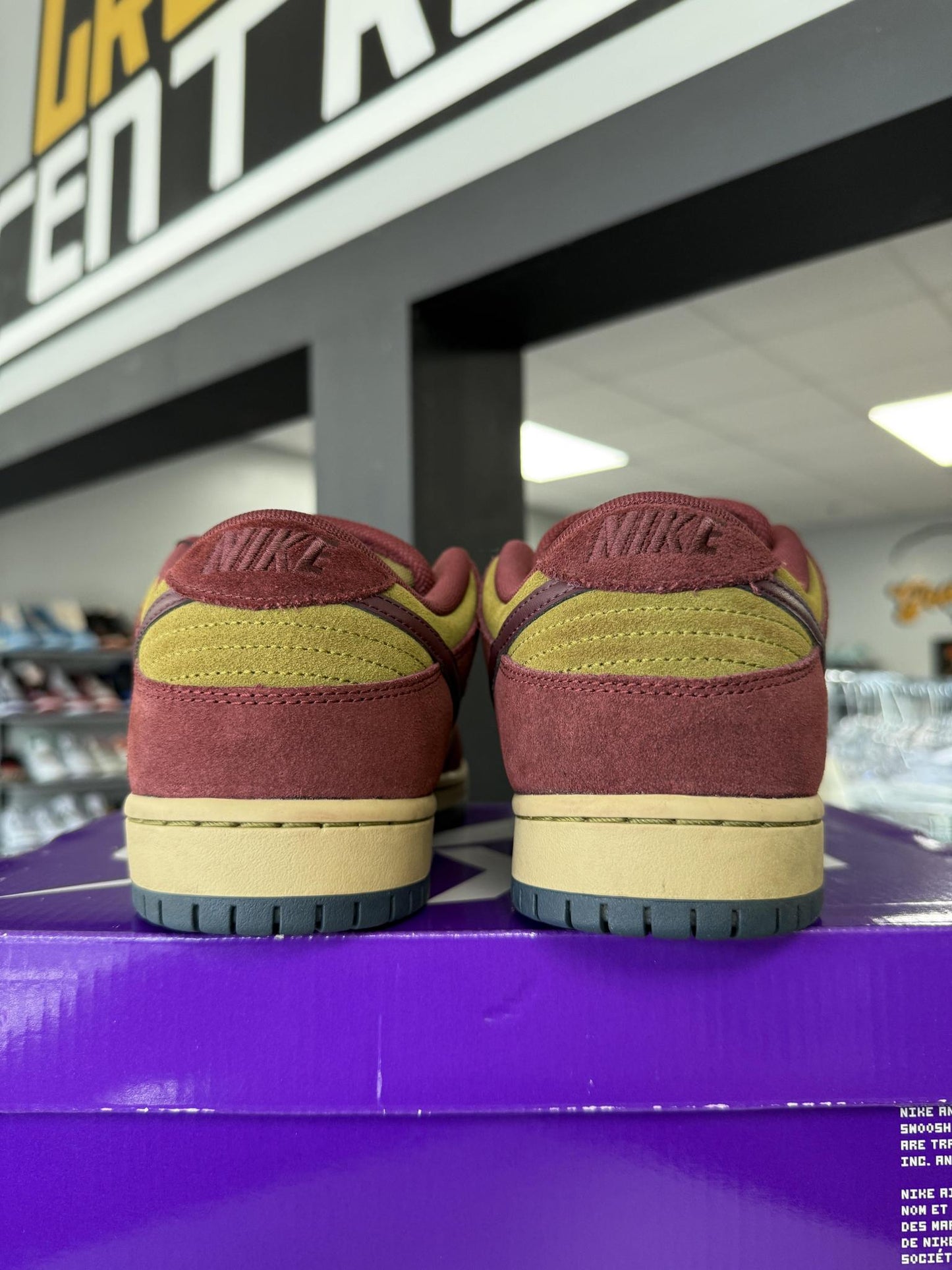 Nike SB Dunk Low "Burgundy Bordeaux" Used Size 9.5