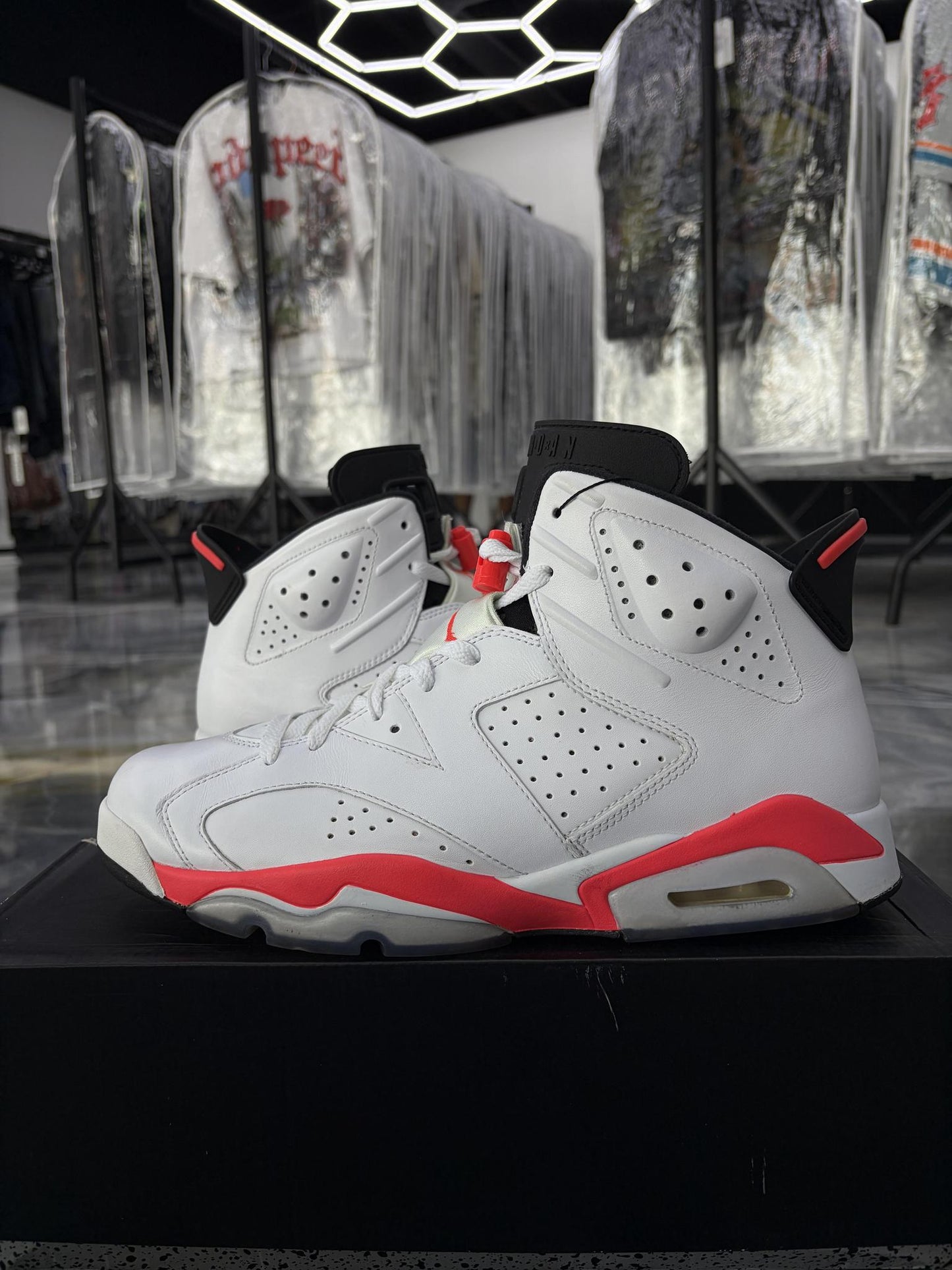 Jordan 6 "White Infrared" Used Size 11.5