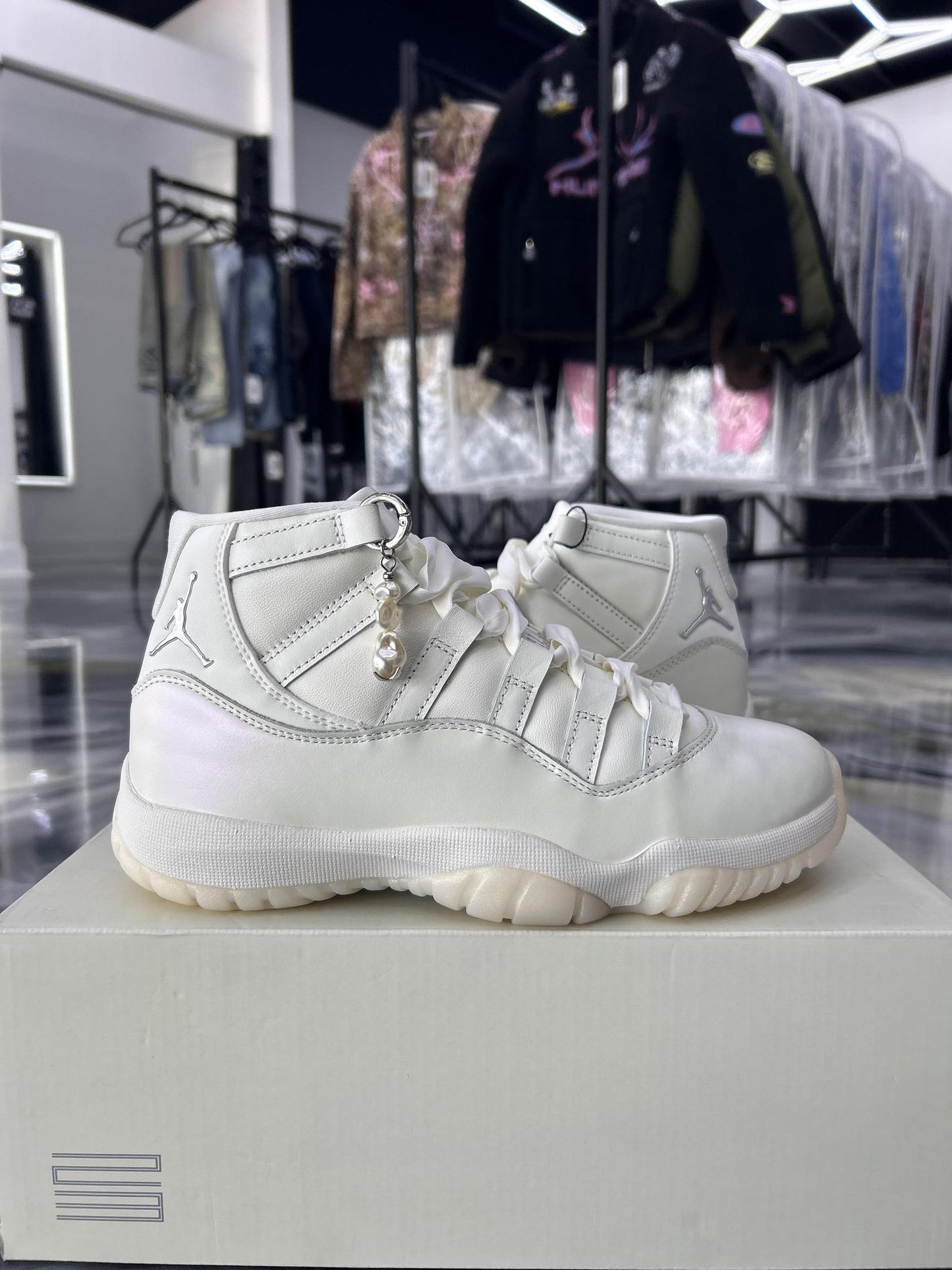 Jordan 11 "Pearl" Used Size 5.5Y/7W