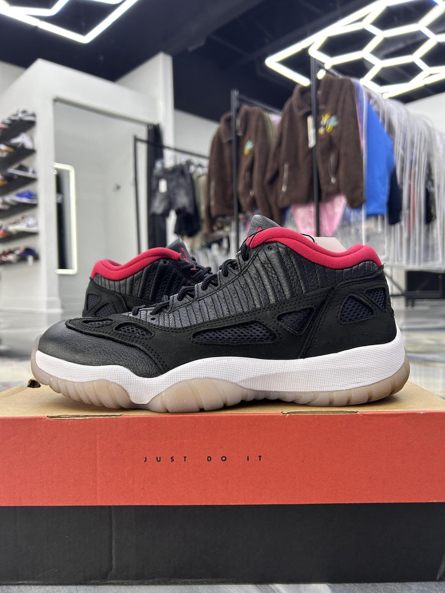 Jordan 11 Low IE "Bred" Used Size 9