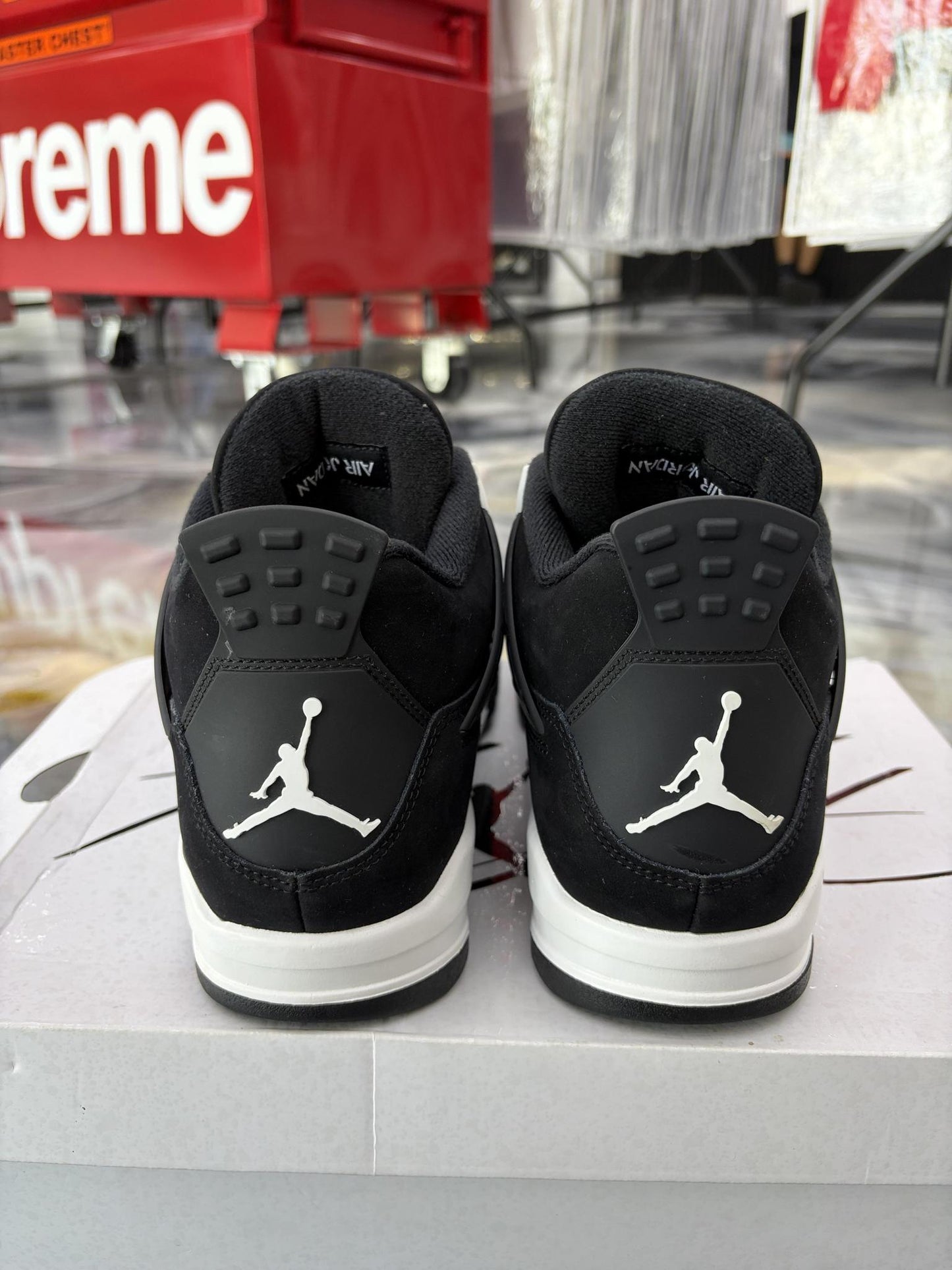 Jordan 4 "White Thunder" Used Size 9.5