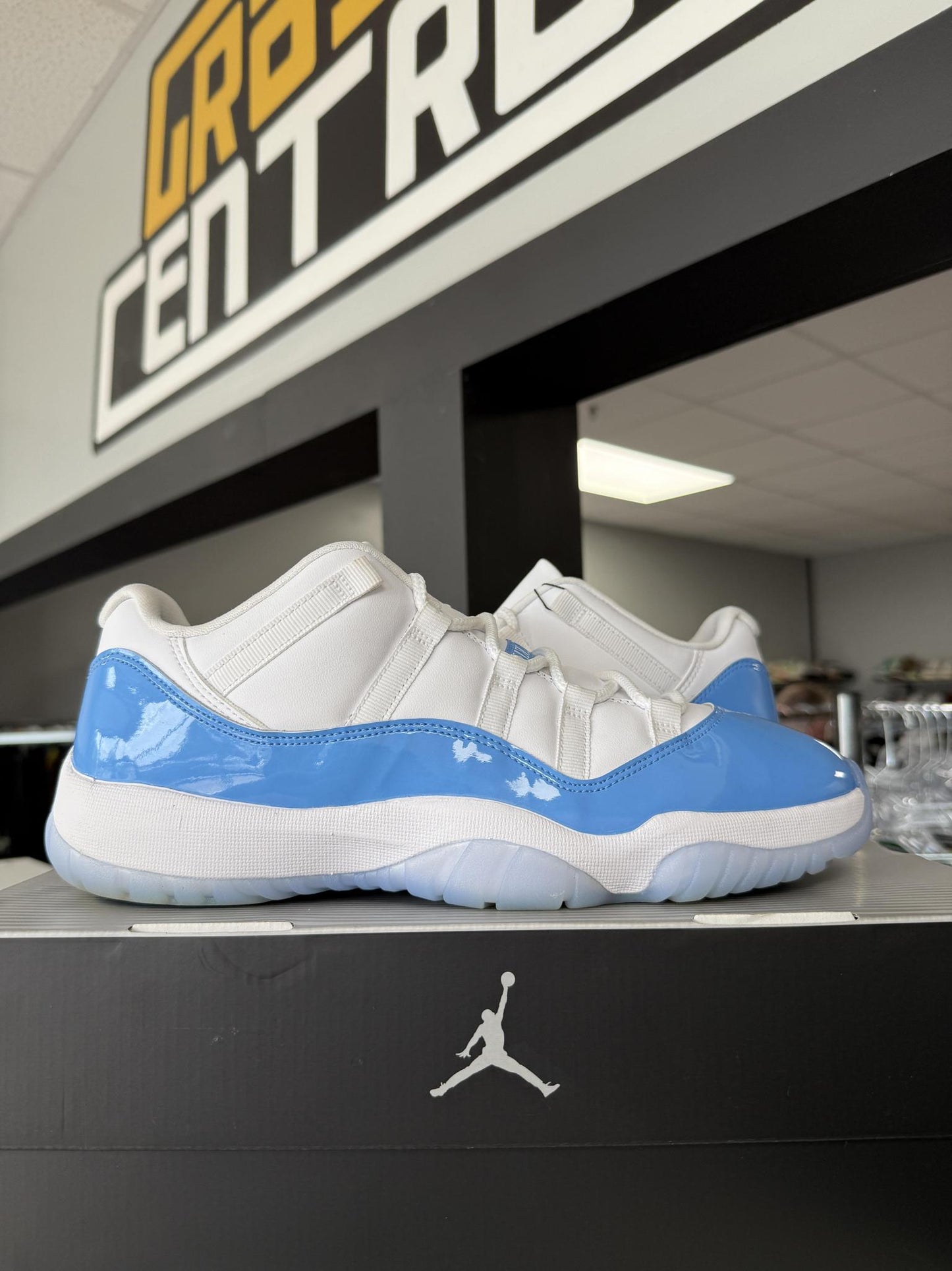 Jordan 11 Low "UNC" Used Size 11