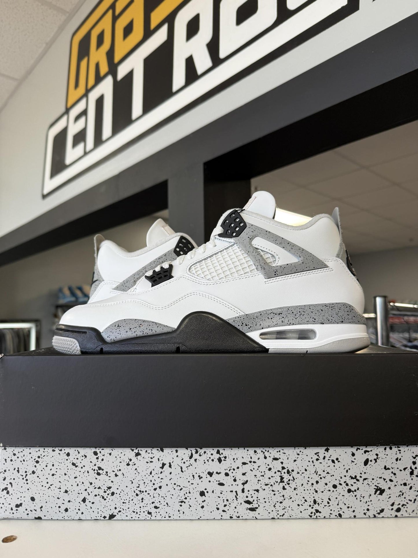 Jordan 4 "White Cement" Used Size 10.5
