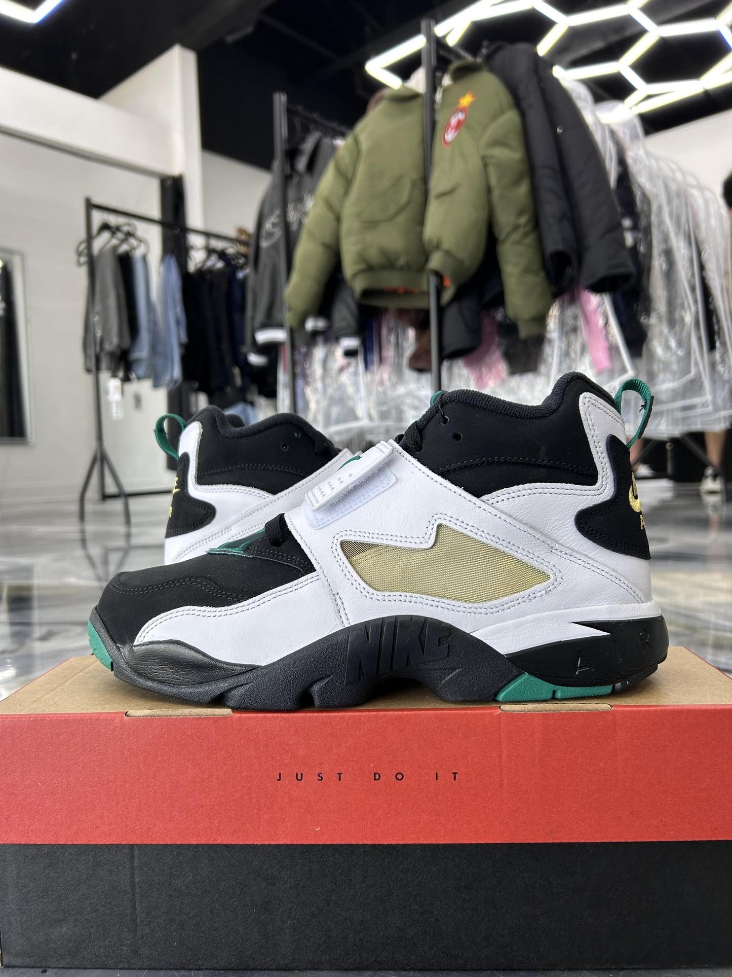 Nike Air Diamond Turf "Emerald" Used Size 10.5