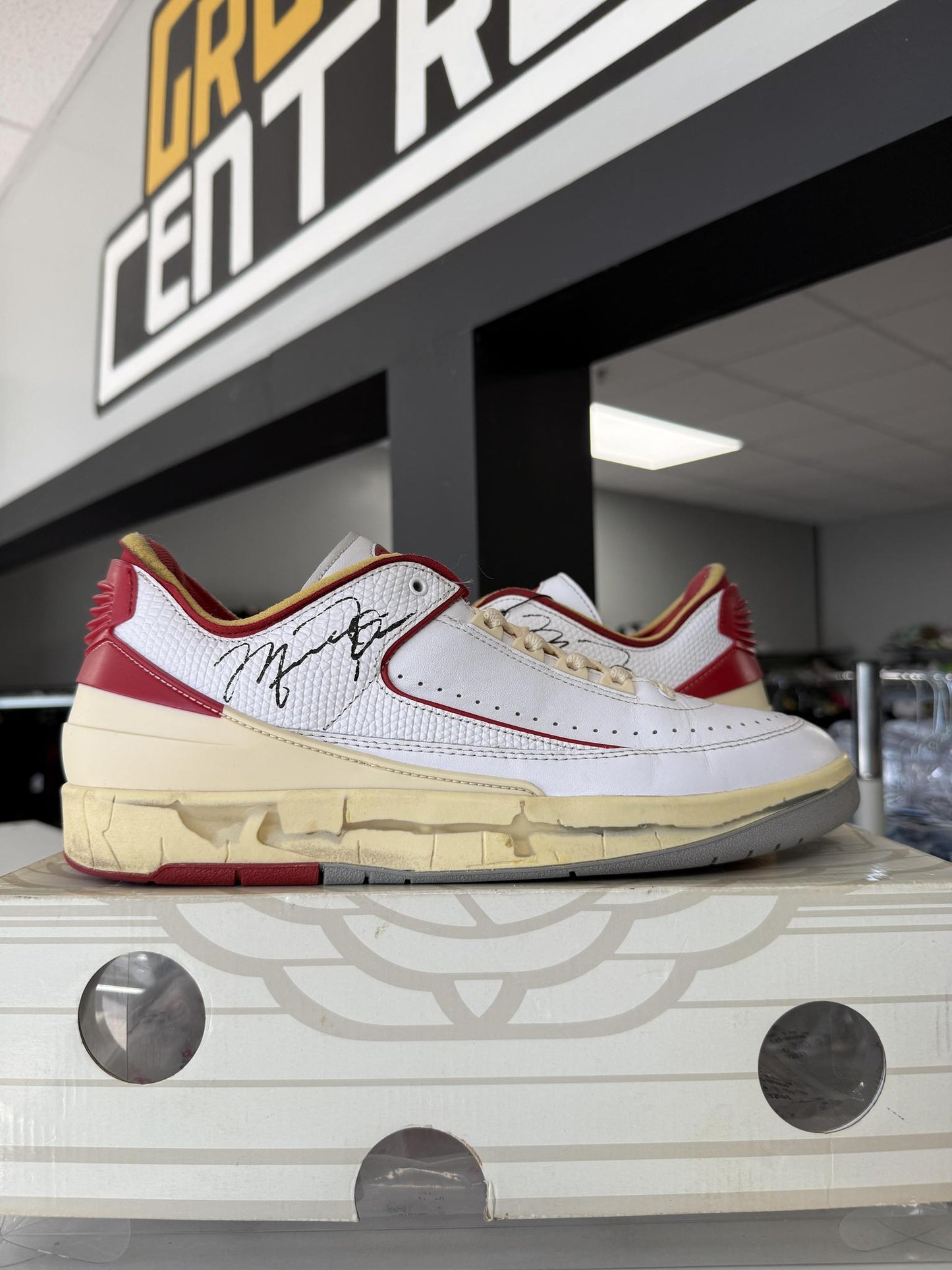 Jordan 2 Low x Off White "Chicago" Used Size 10.5