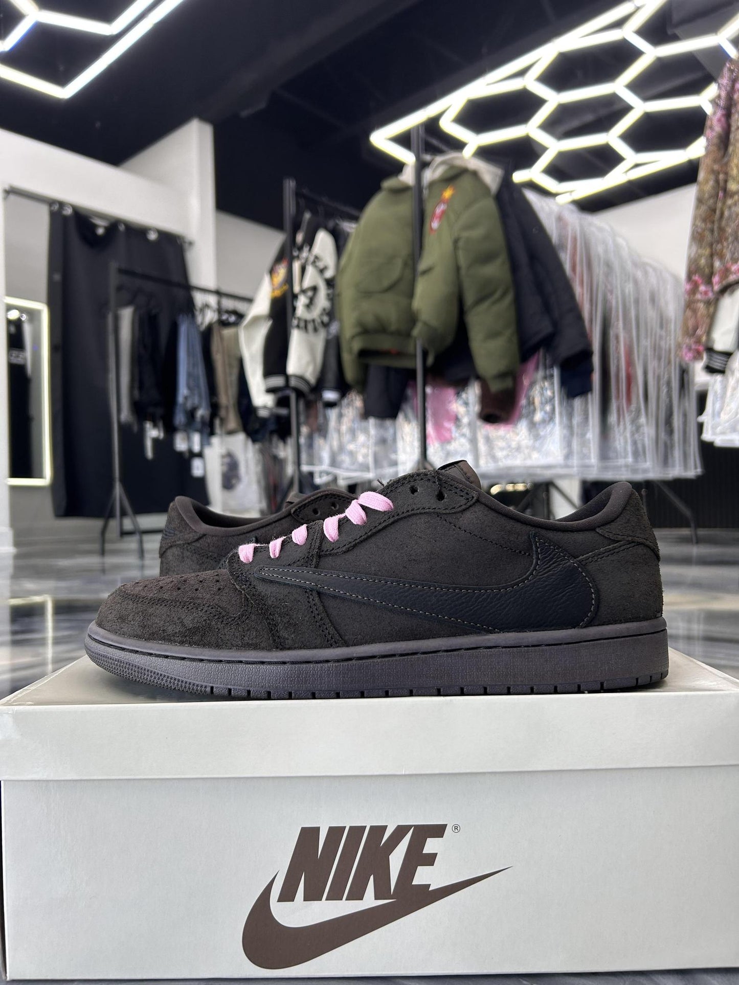 Jordan 1 Travis Scott "Velvet" Used Size 10.5