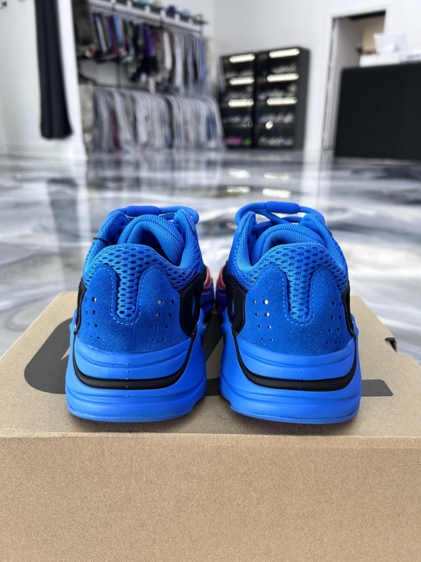 Yeezy 700 "Hi Res Blue" Used Size 5.5Y/7W