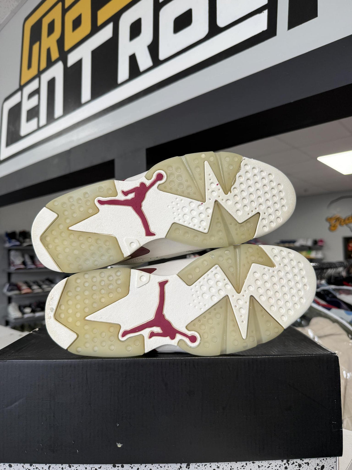 Jordan 6 "Maroon" Used Size 8.5