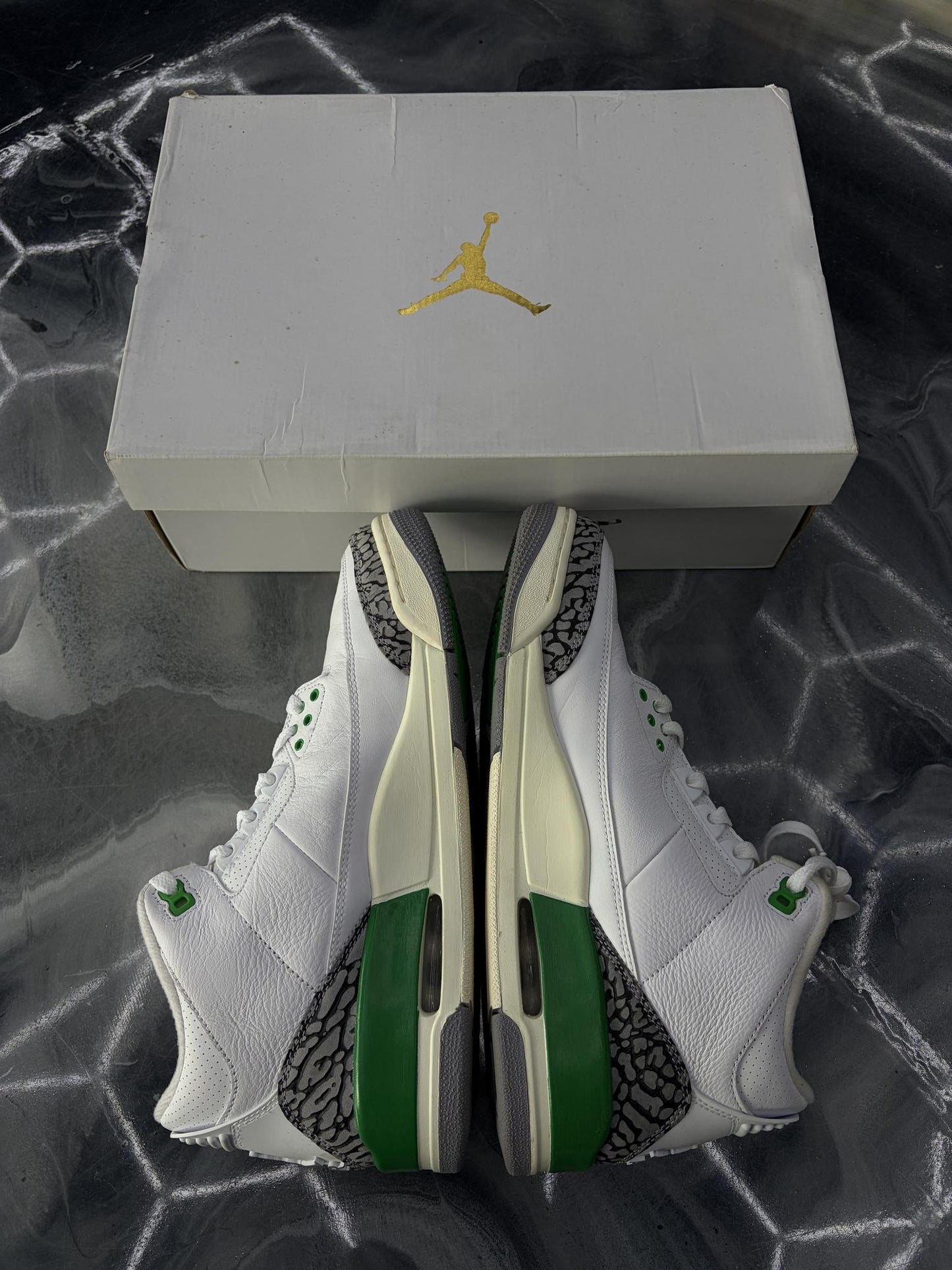 Jordan 3 "Lucky Green" Used Size 10.5W/9M