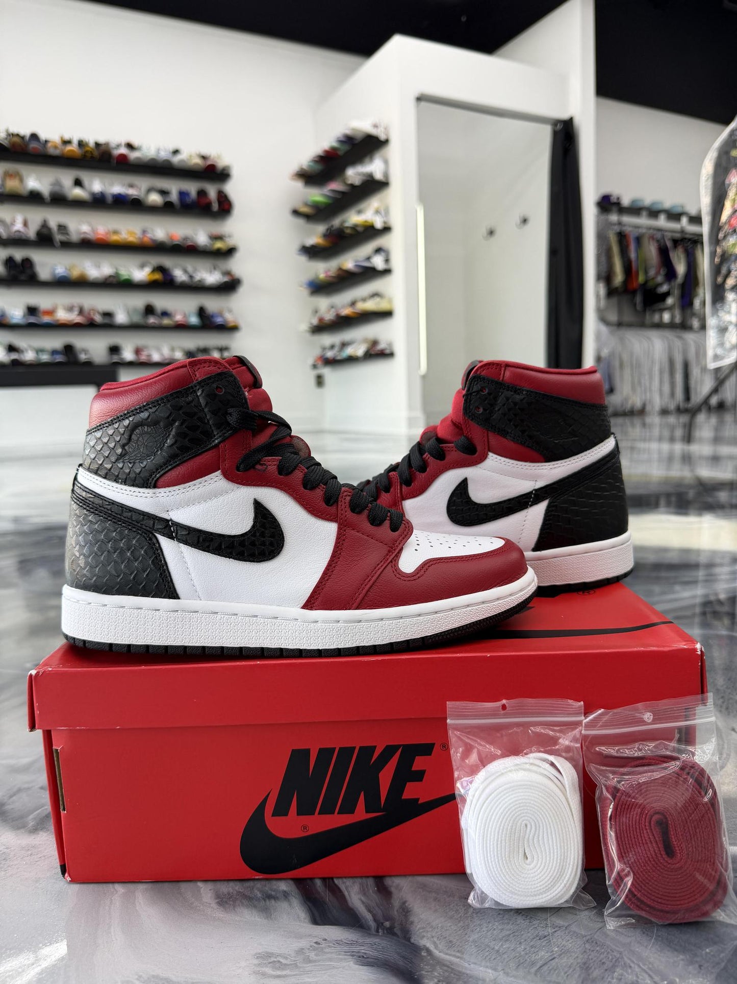 Jordan 1 Chicago Snakeskin Used Size 6Y/7.5W