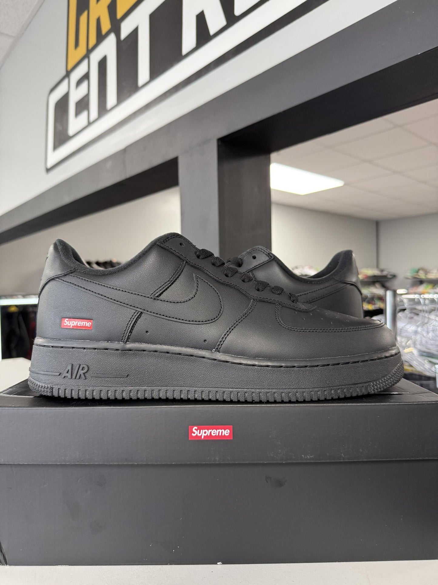 Nike Air Force One Low Supreme Black Used Size 12.5