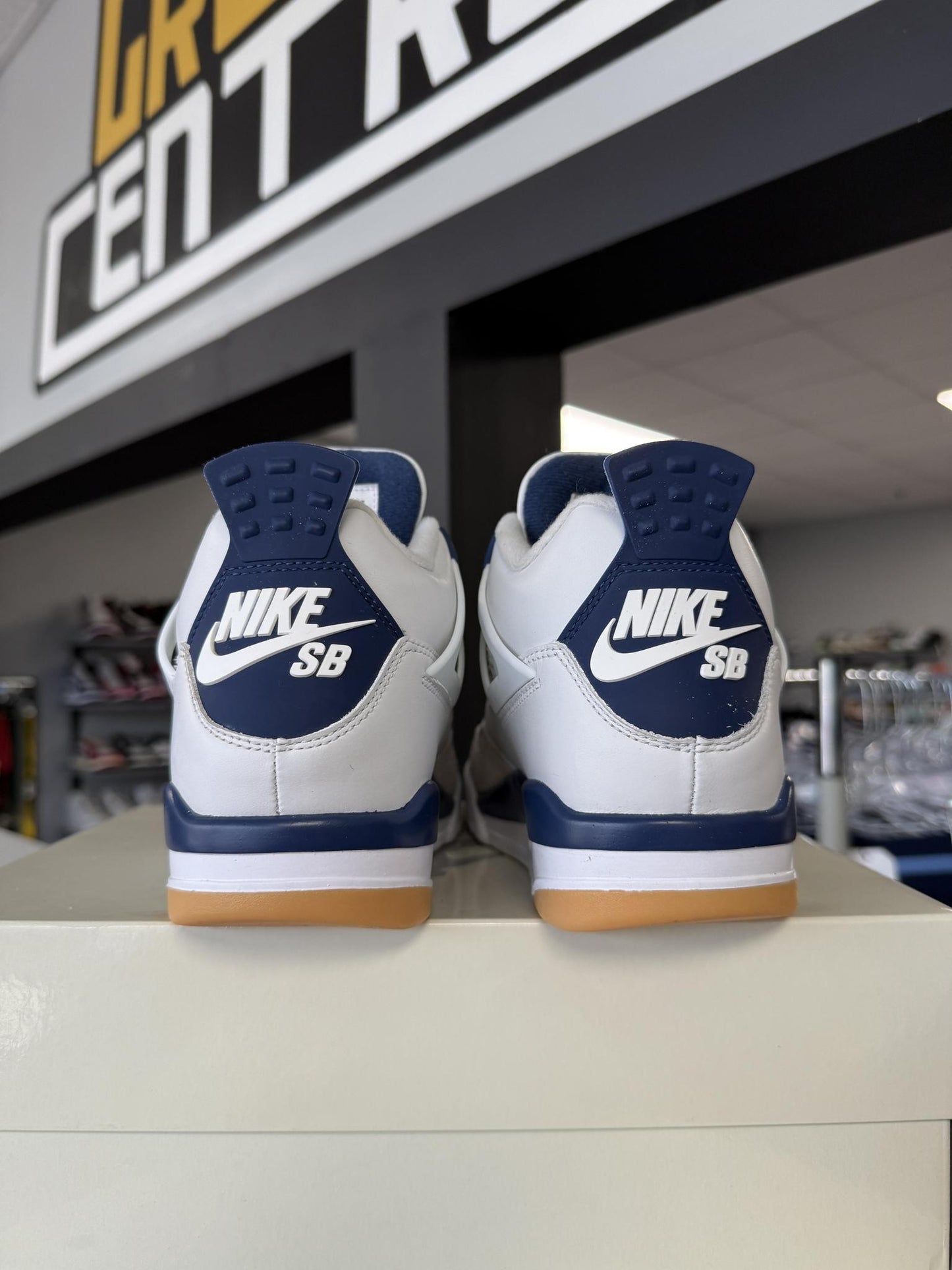 Jordan 4 SB "Navy" Used Size 6Y/7.5W
