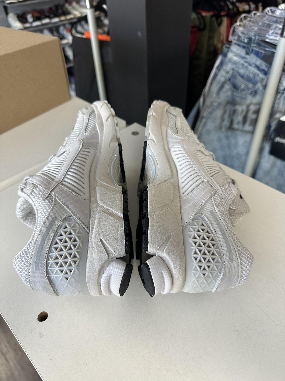 Nike Vomero 5 Grey Used