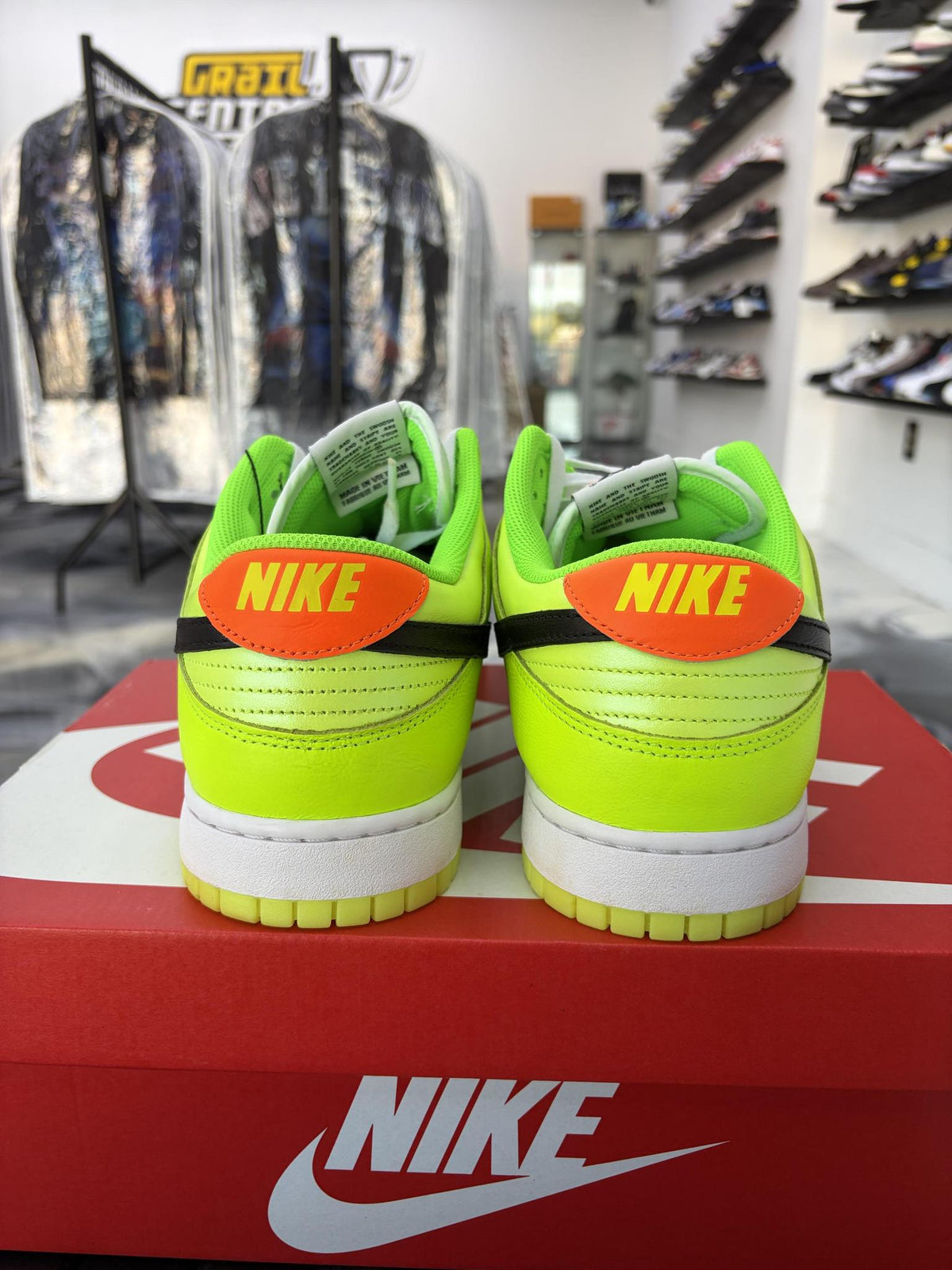 Dunk Low "Splash Volt" Used Size 15