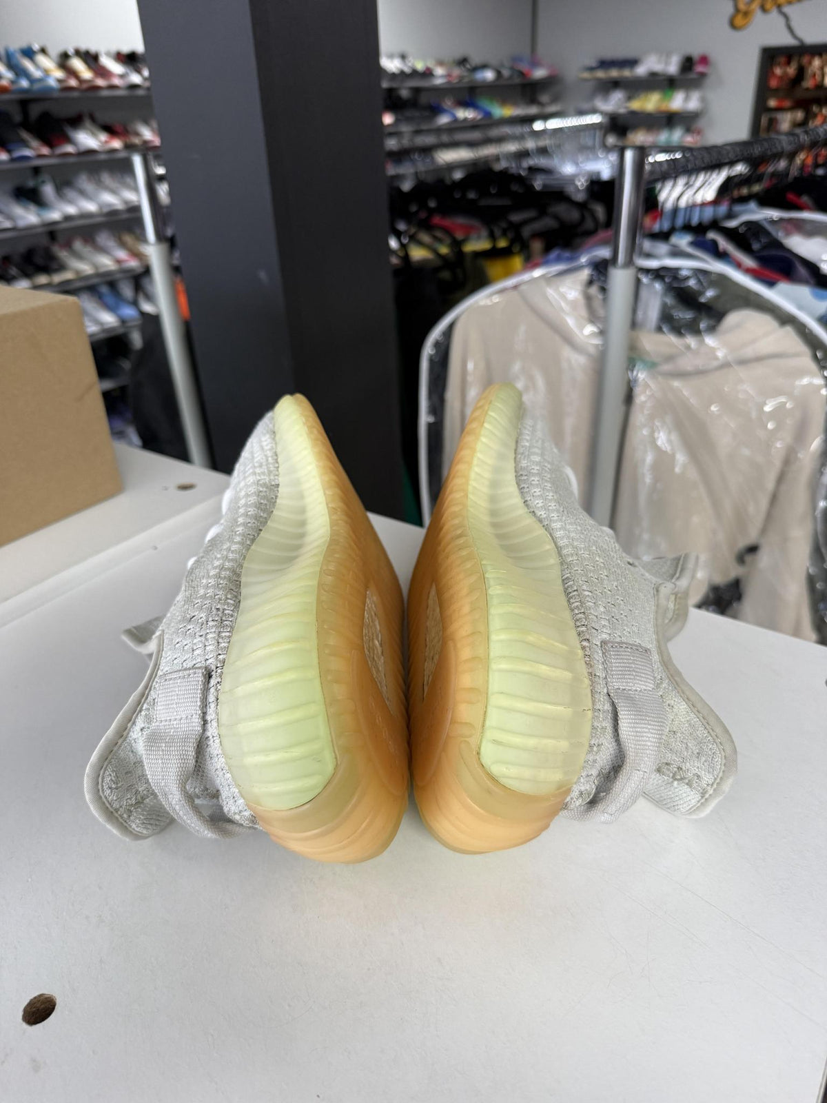 Yeezy 350 V2 "Hyperspace" Used Size 8.5