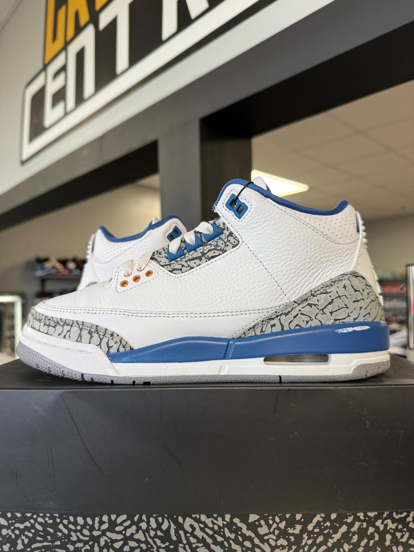 Jordan 3 "Wizards" Used Size 6Y/7.5W