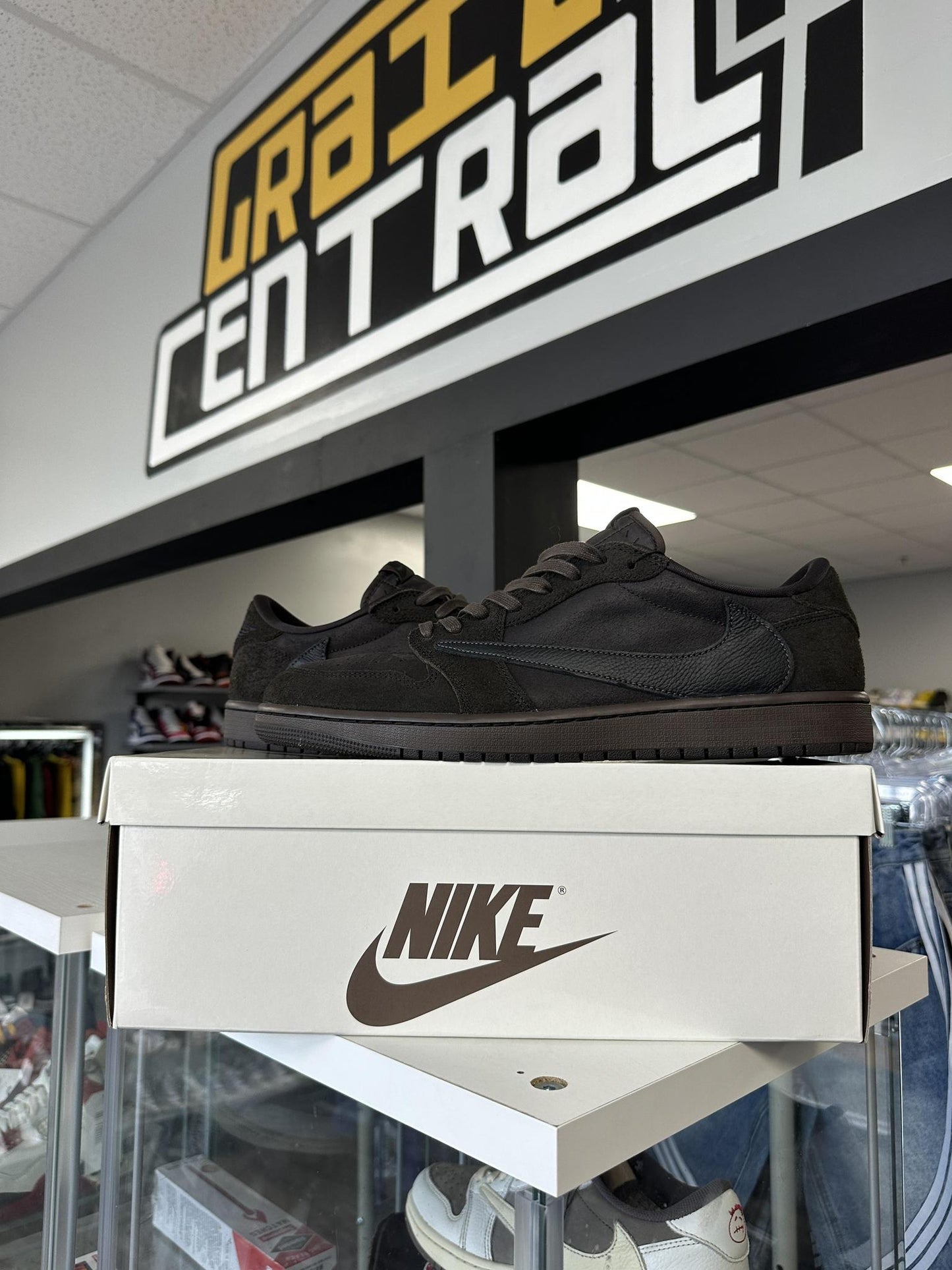 Jordan 1 Low Travis Scott "Velvet" Used Size 14