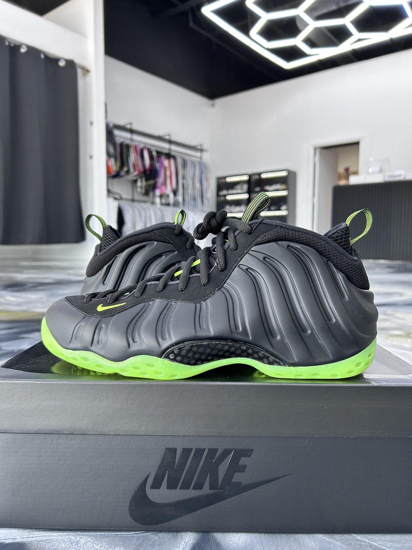 Nike Foamposite "Black Volt" Used Size 11.5