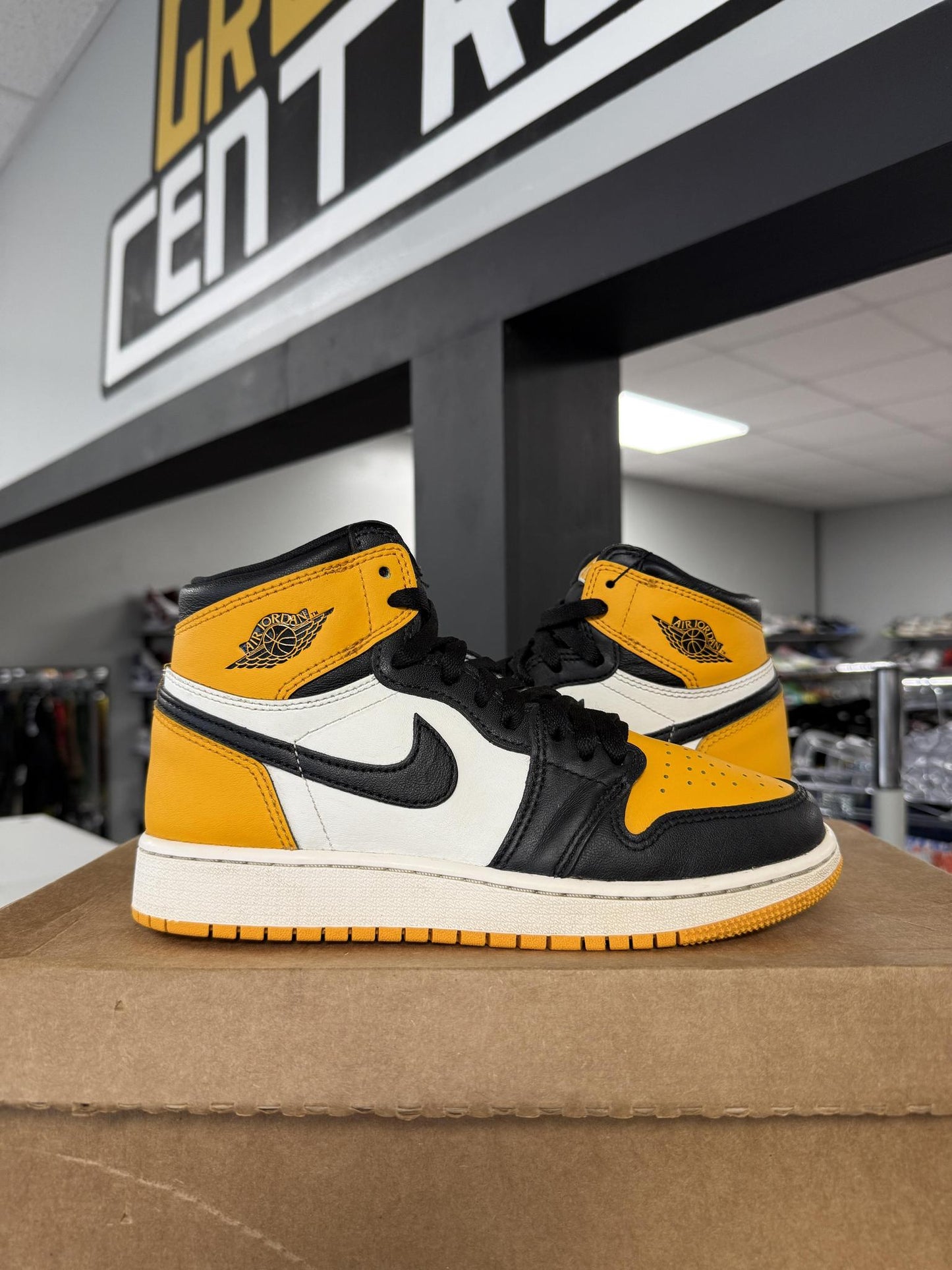 Jordan 1 "Taxi" Used Size 5Y/6.5W