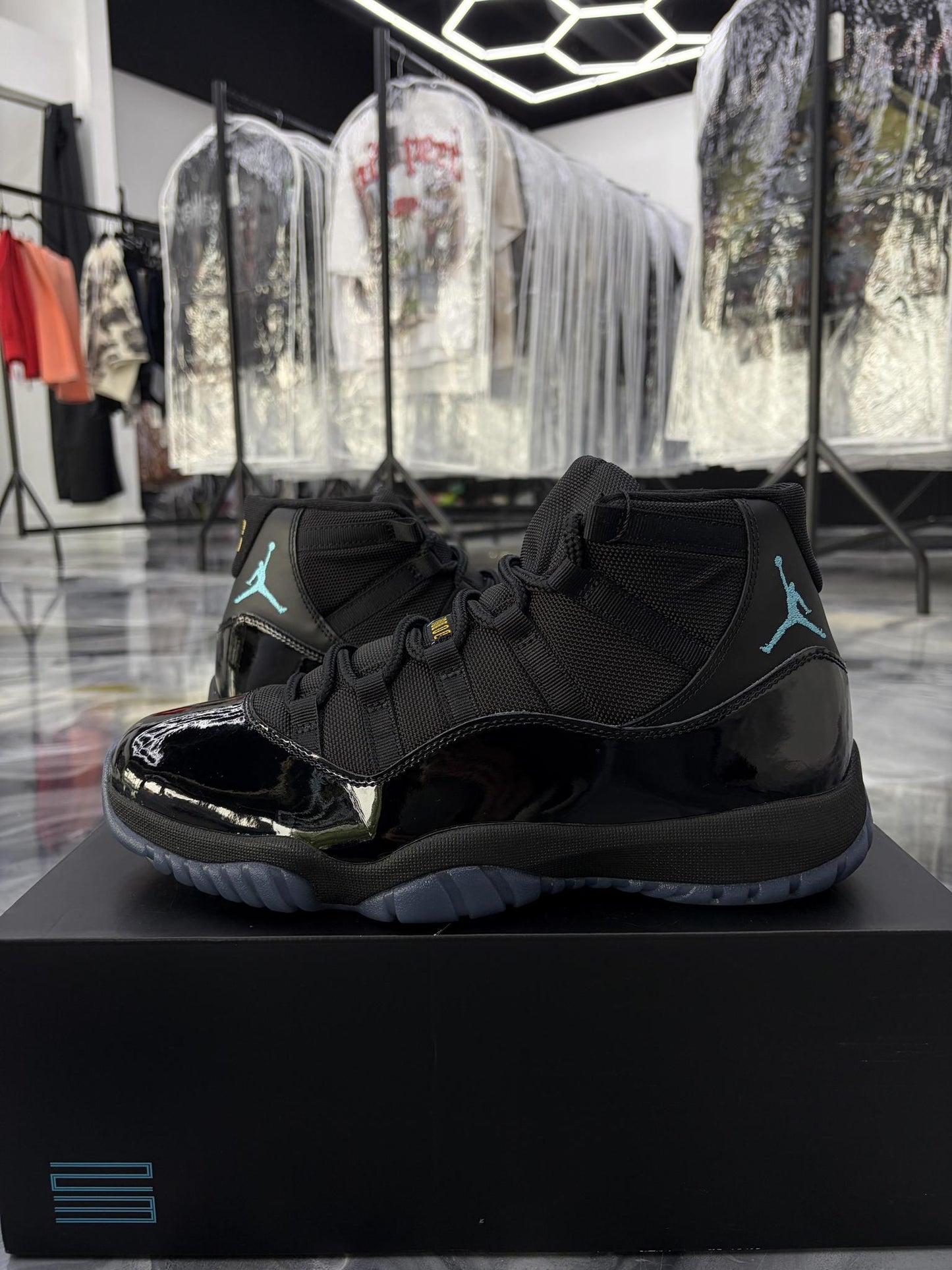 Jordan 11 "Gamma" Used Size 11