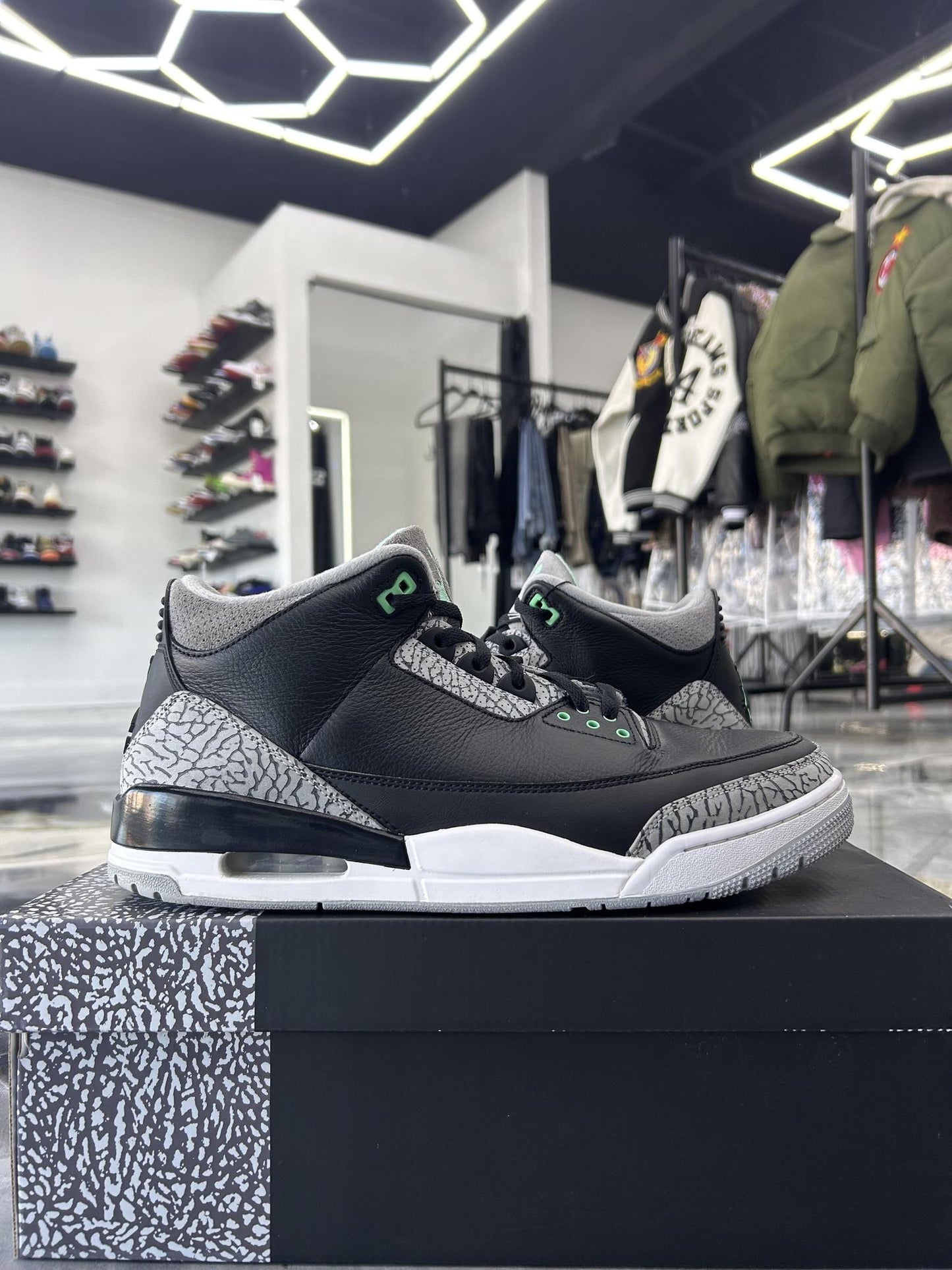 Jordan 3 "Green Glow" Used Size 13
