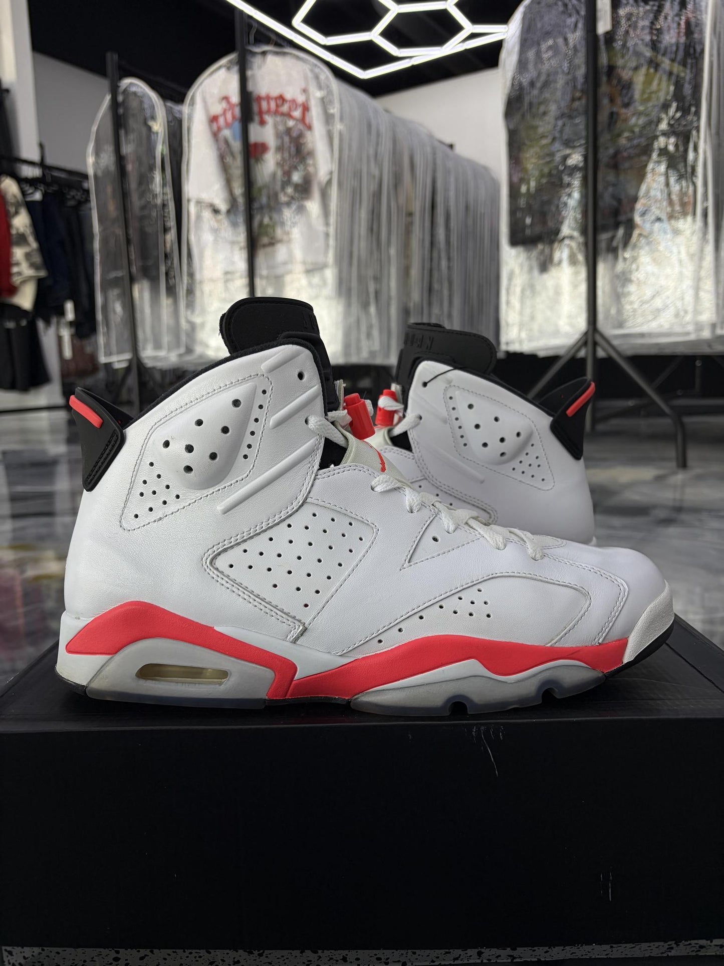 Jordan 6 "White Infrared" Used Size 11.5