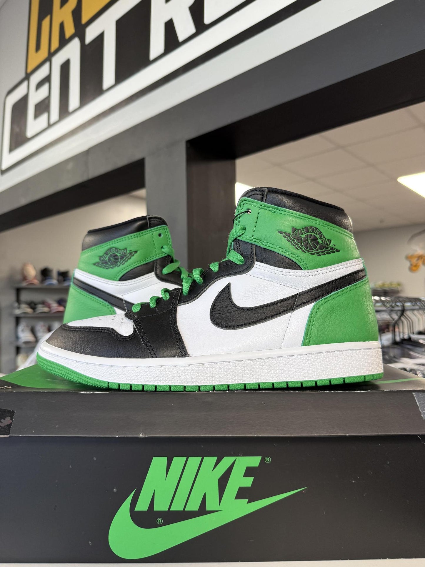 Jordan 1 "Lucky Green" Used Size 9