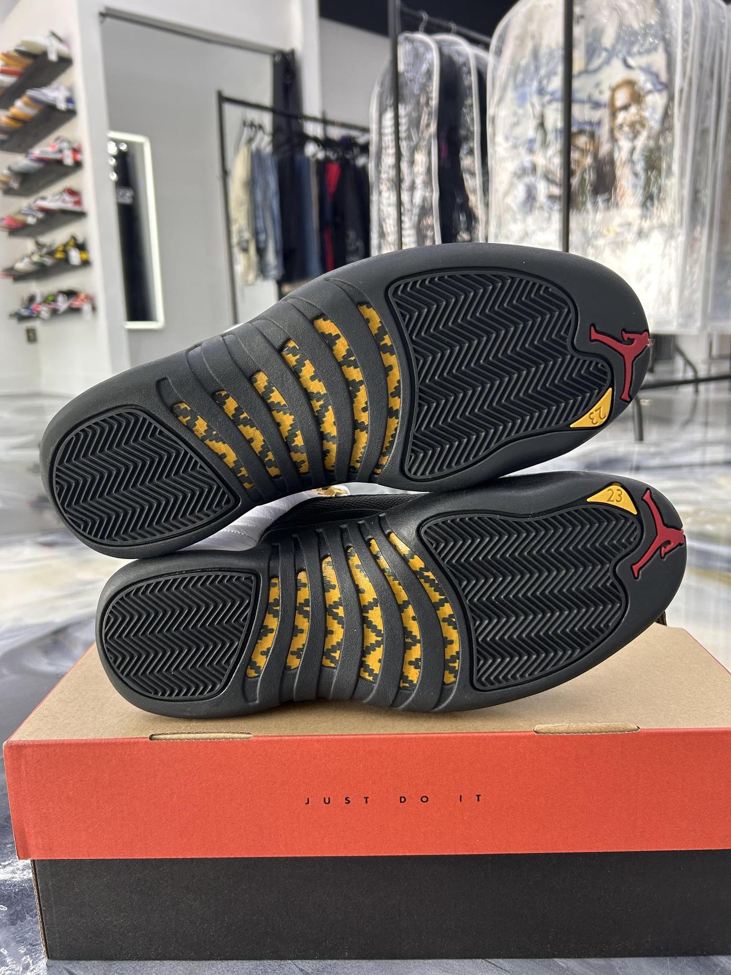 Jordan 12 "Taxi" Used Size 9.5