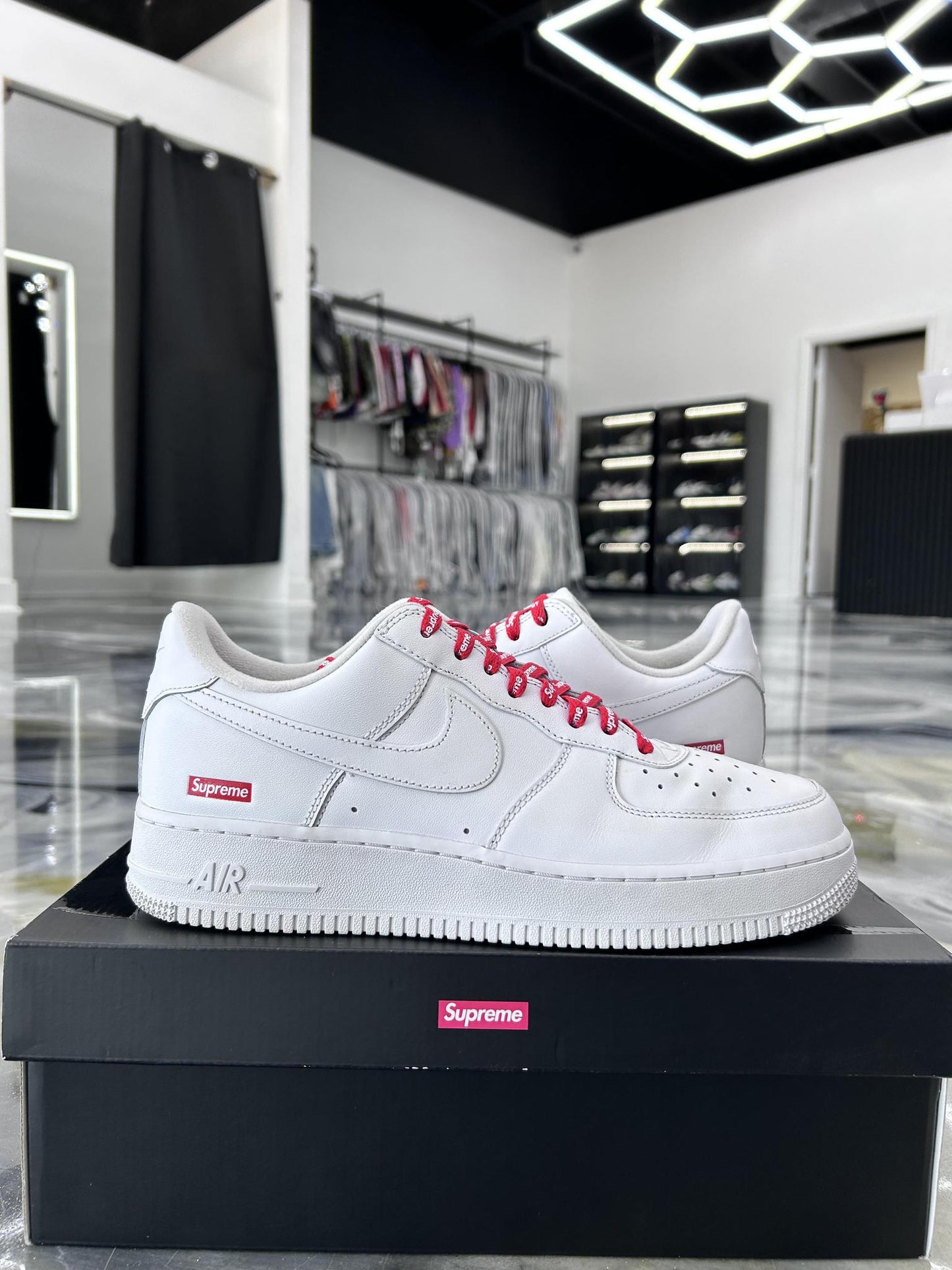 Nike x Supreme Air Force 1 Low "White" Used Size 9.5