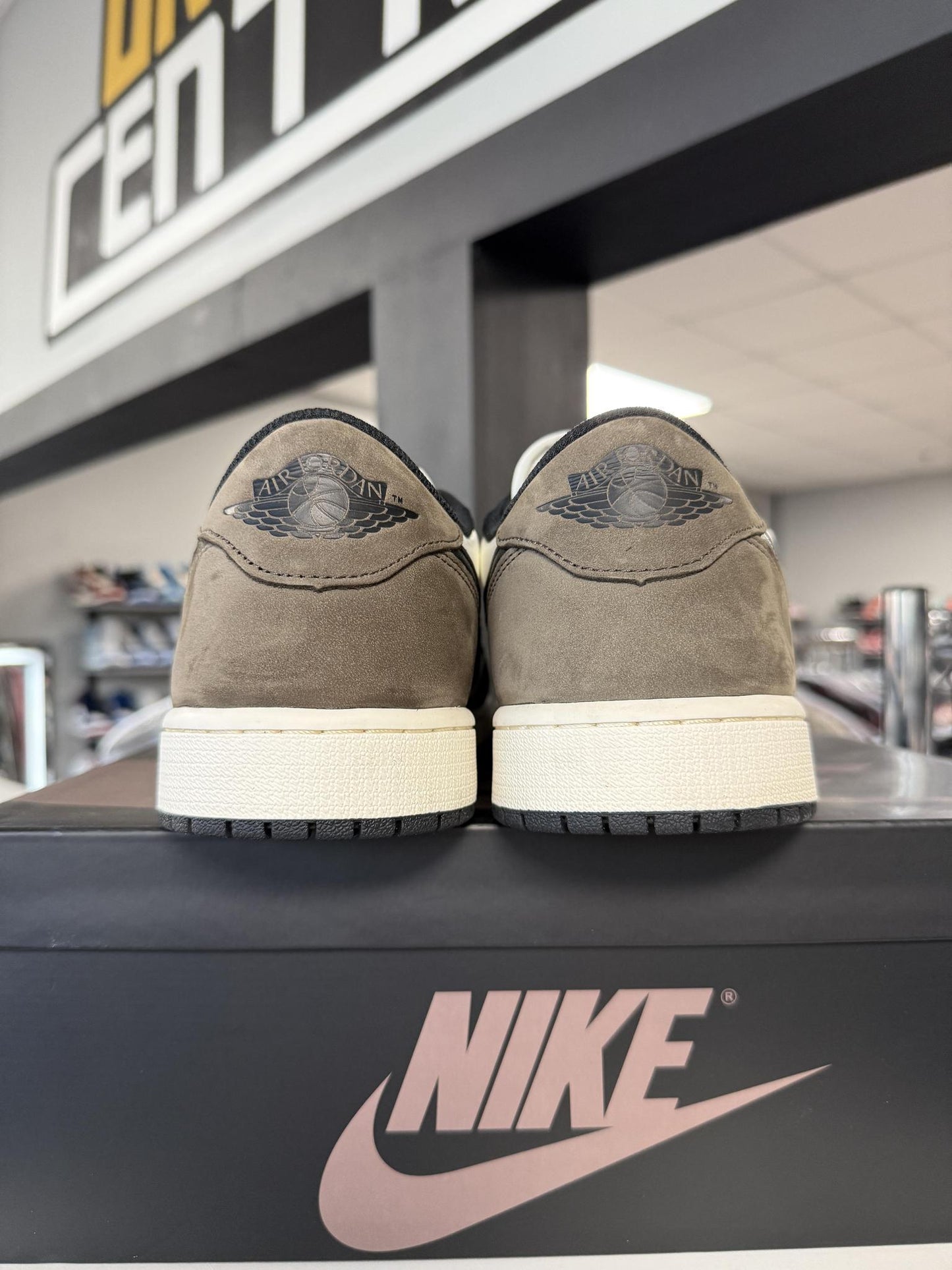Jordan 1 Low "Mocha" Used Size 12
