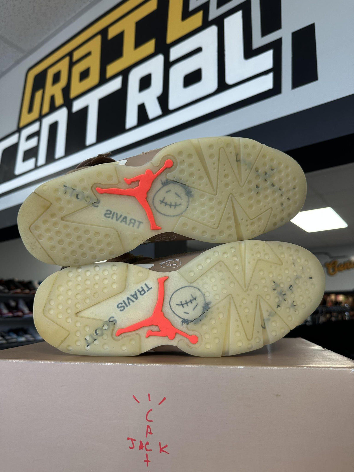 Jordan 6 x Travis Scott "British Khaki" Size 10 Used