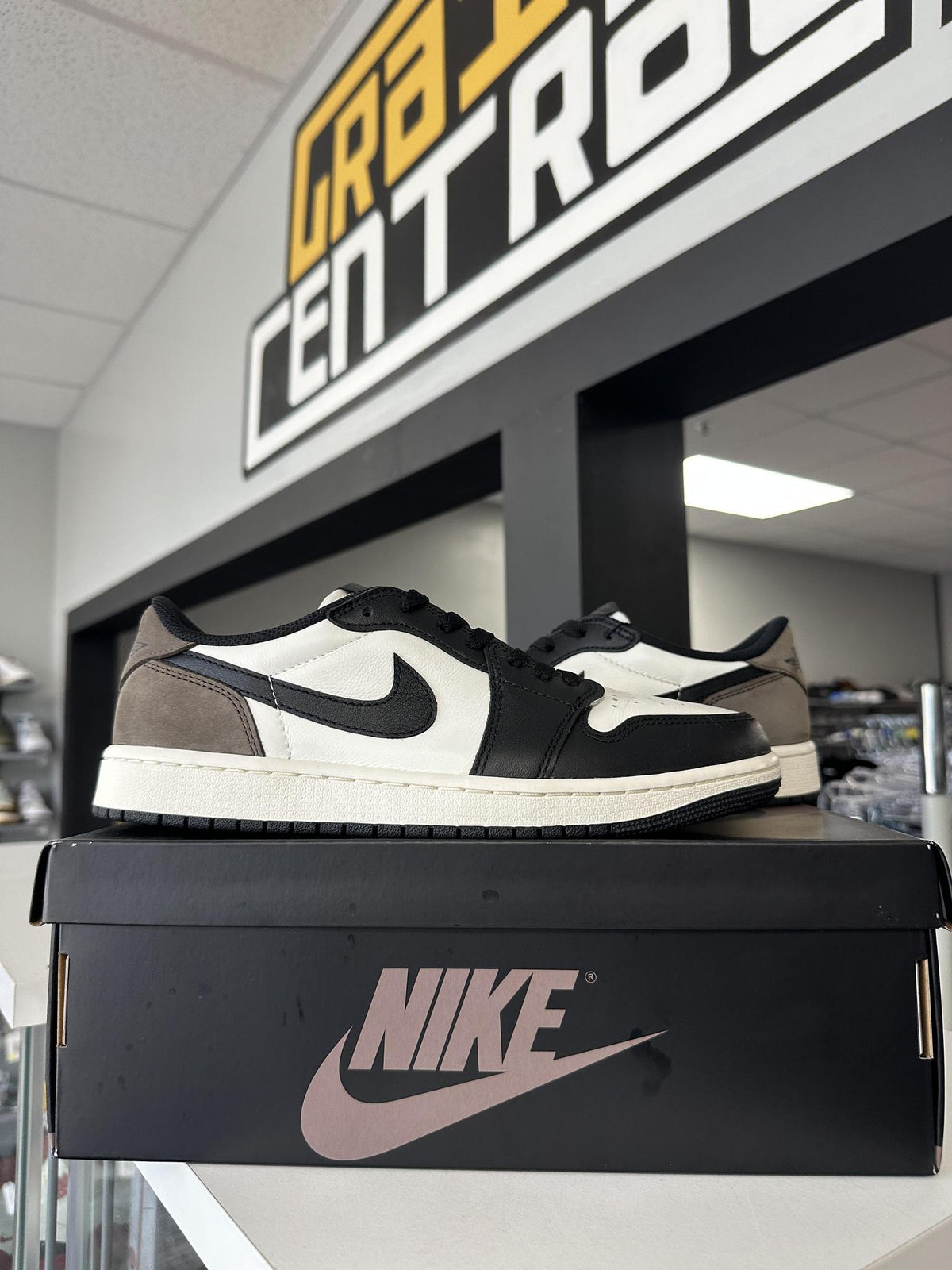 Jordan 1 Low Mocha Used