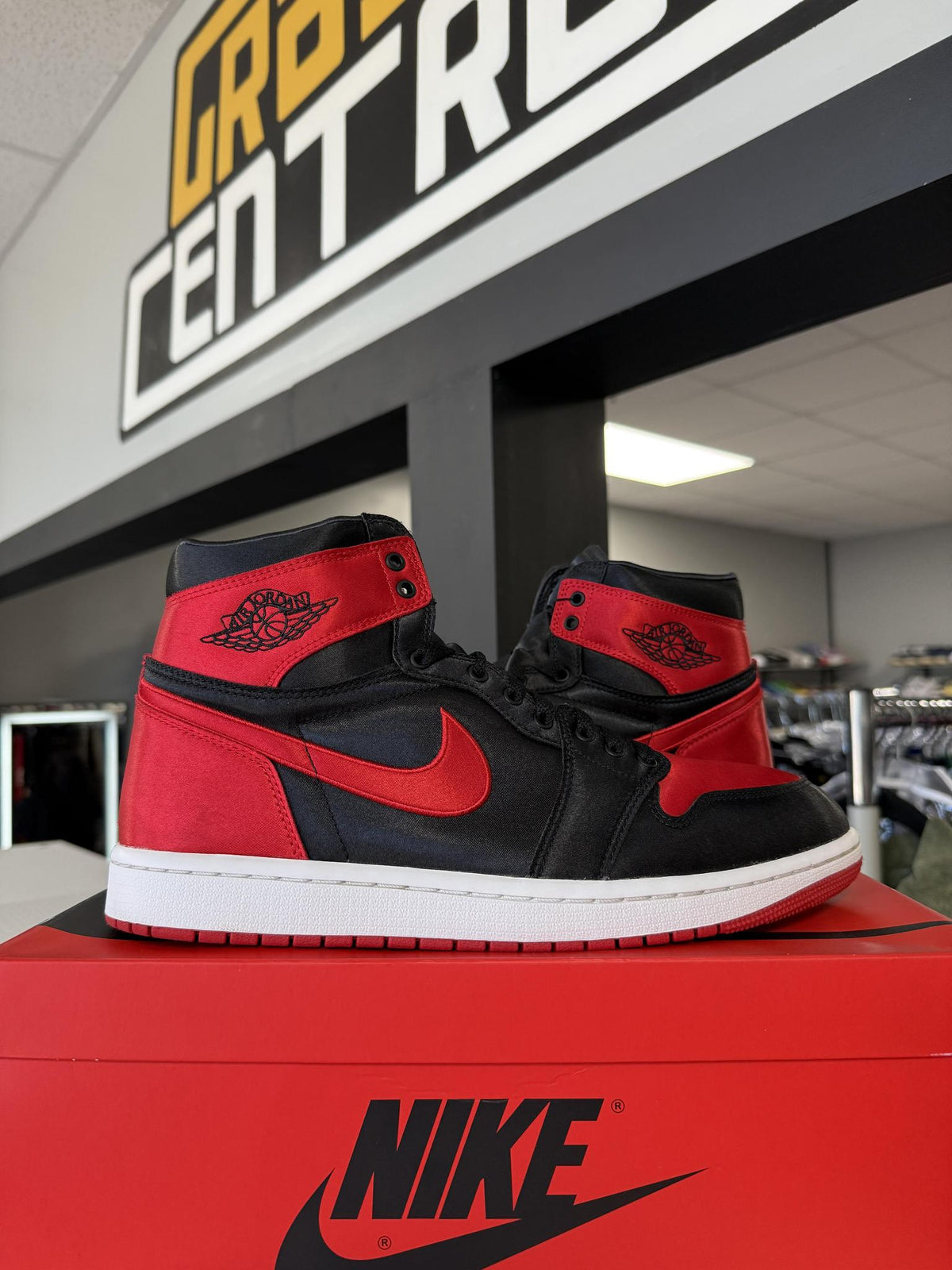 Jordan 1 "Satin Bred" Used Size 10.5