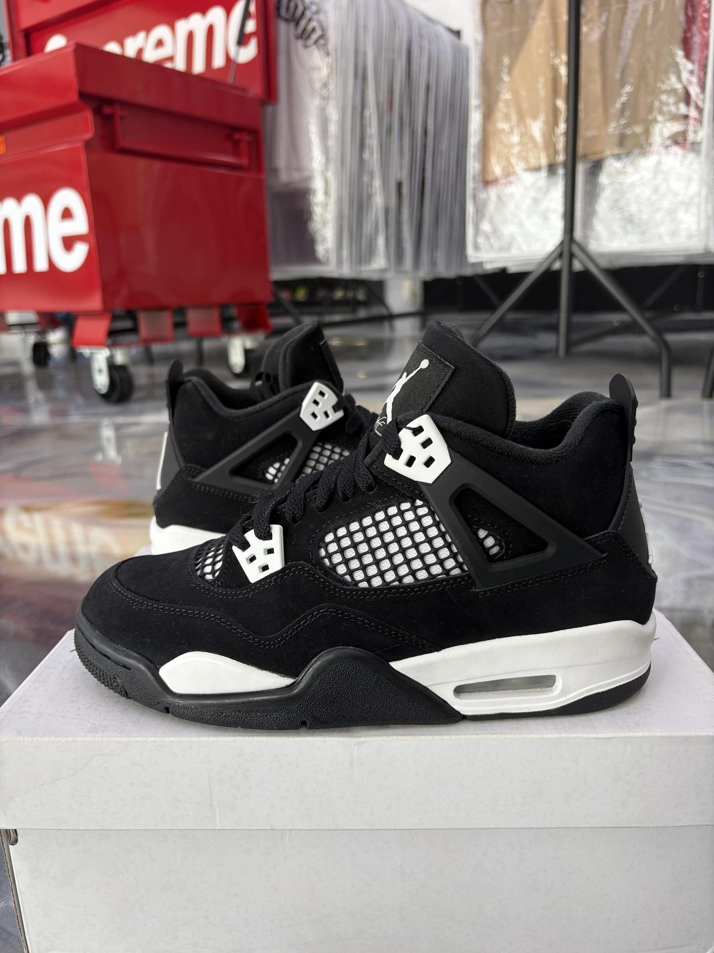 Jordan 4 "White Thunder" Used Size 6.5Y/8W