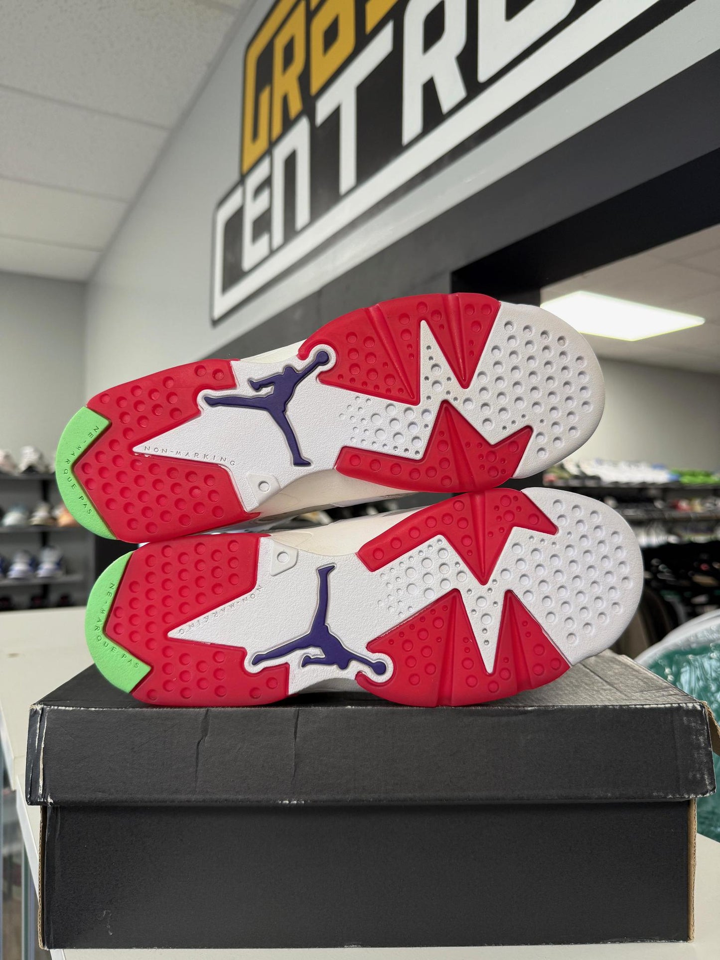 Jordan 6 "Hare" Used Size 7Y/8.5W