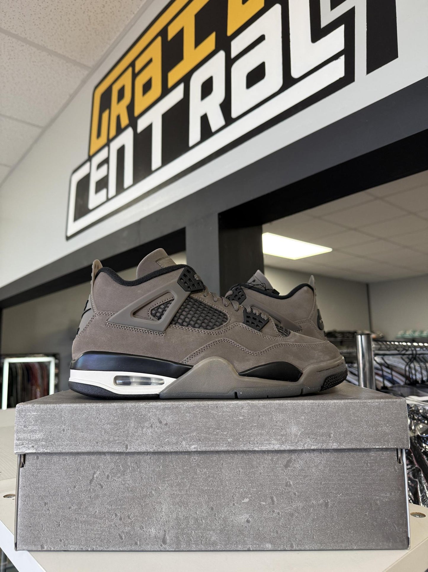 Jordan 4 "Cave Stone" Used Size 10