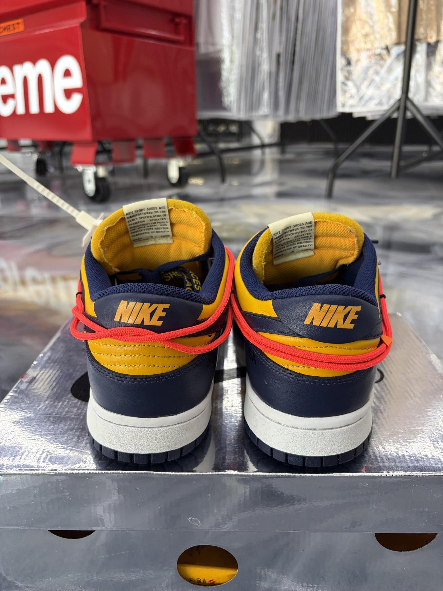 Nike Dunk Low Off White "University Gold" Used Size 11